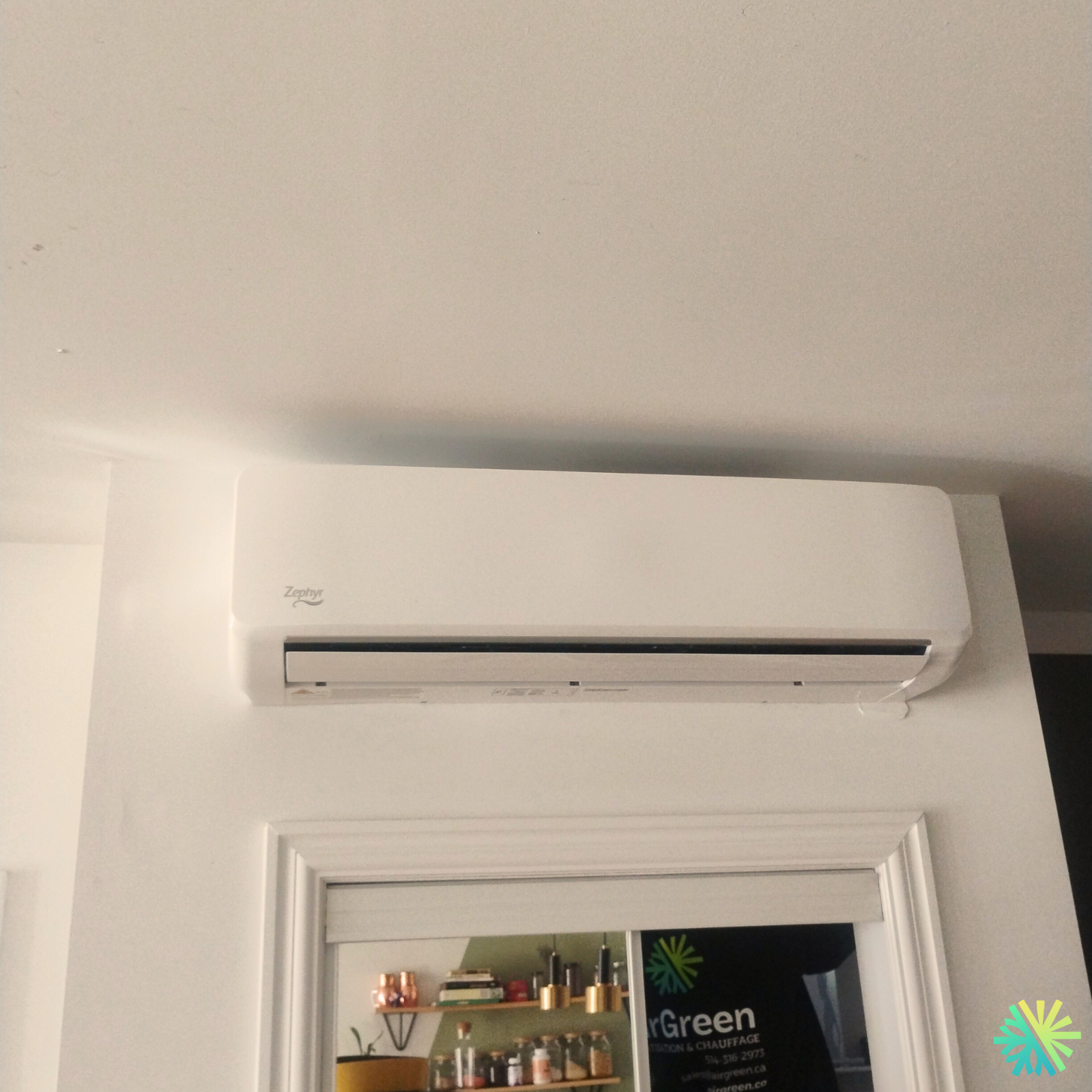 Installation d’une thermopompe murale Zephyr à Ville-Marie (Montréal) : confort discret, performance au quotidien