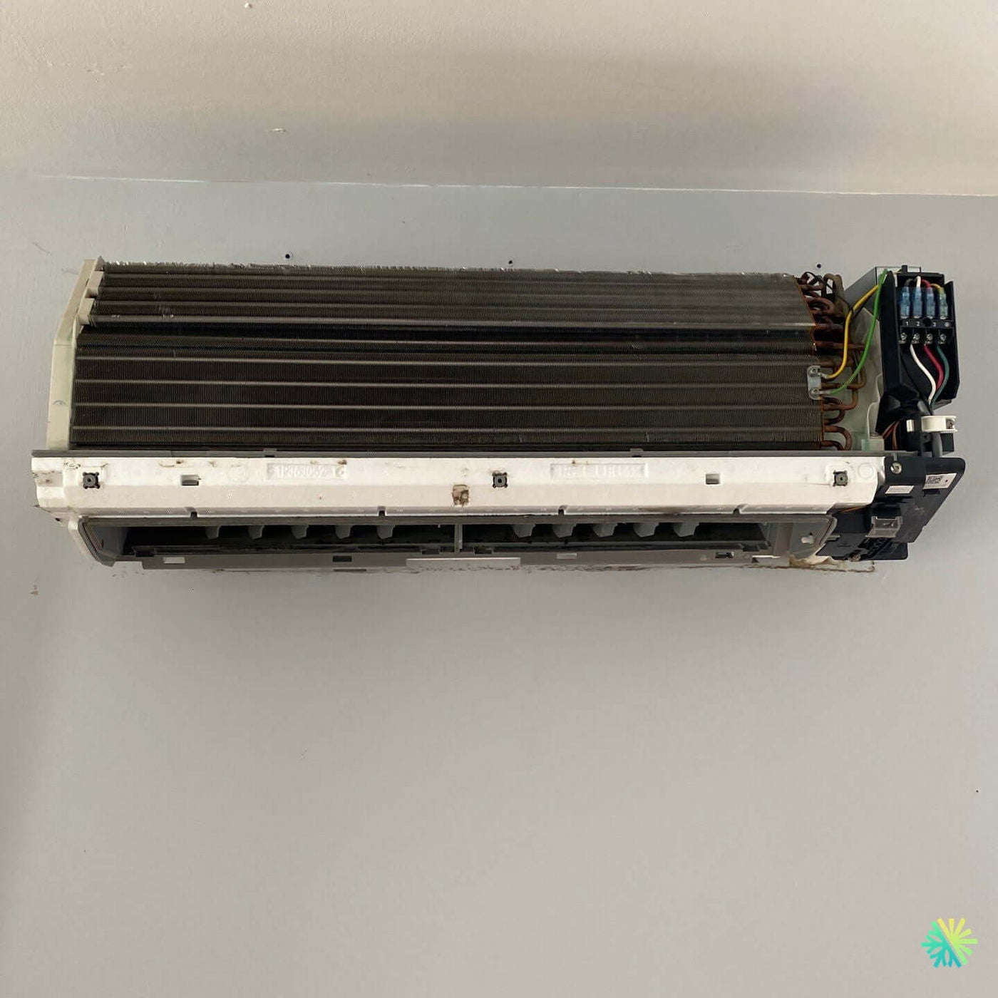 Réparation d’un climatiseur mural Sharp à Brossard