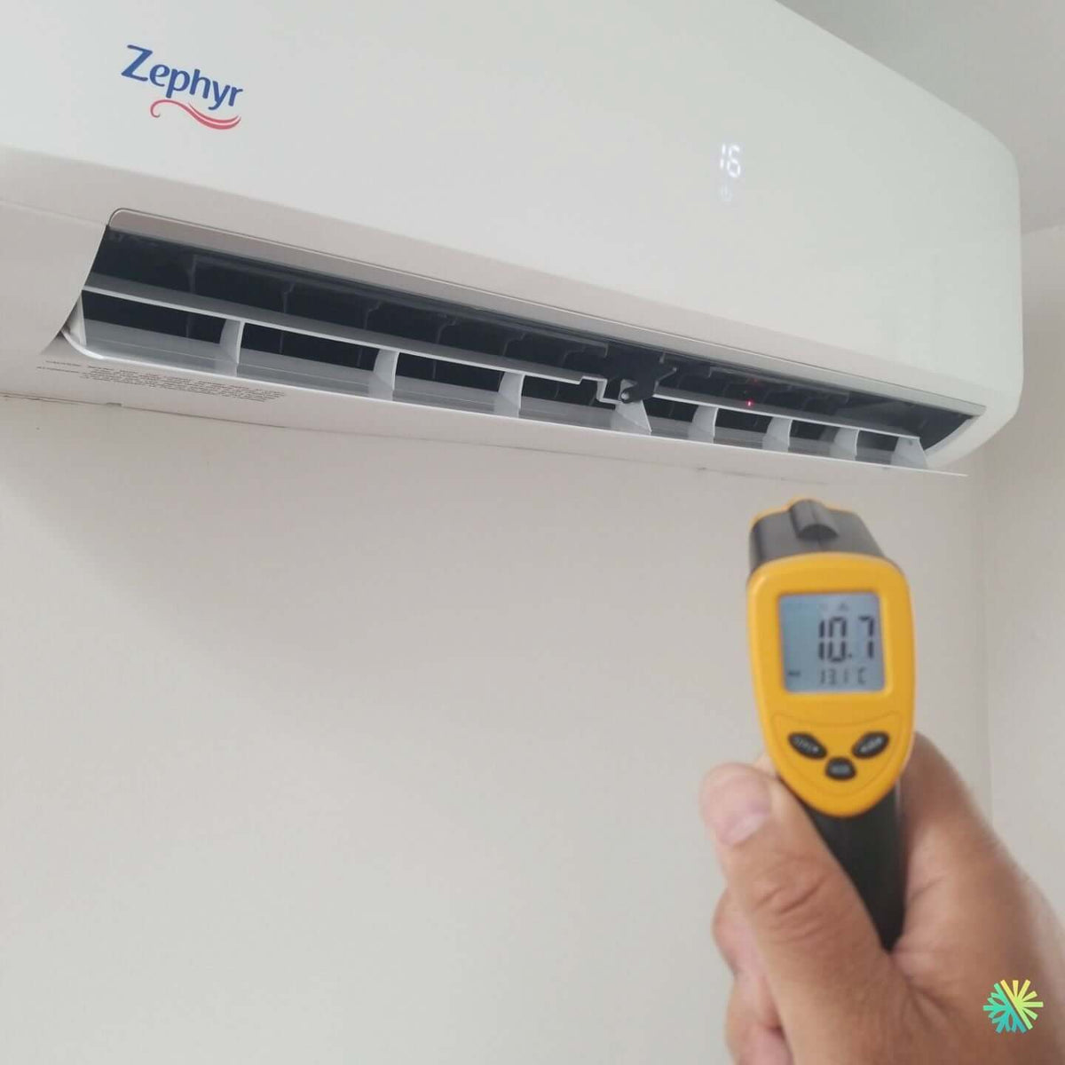 Installation of a Zephyr (R-32 series) wall-mounted heat pump in Sainte-Dorothée (Laval)