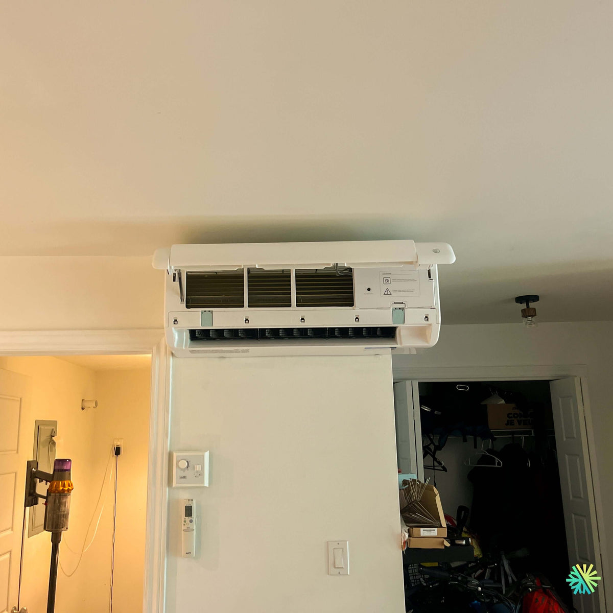 Installation d’une thermopompe triple zone MIDEA 28 à Henryville, en Montérégie
