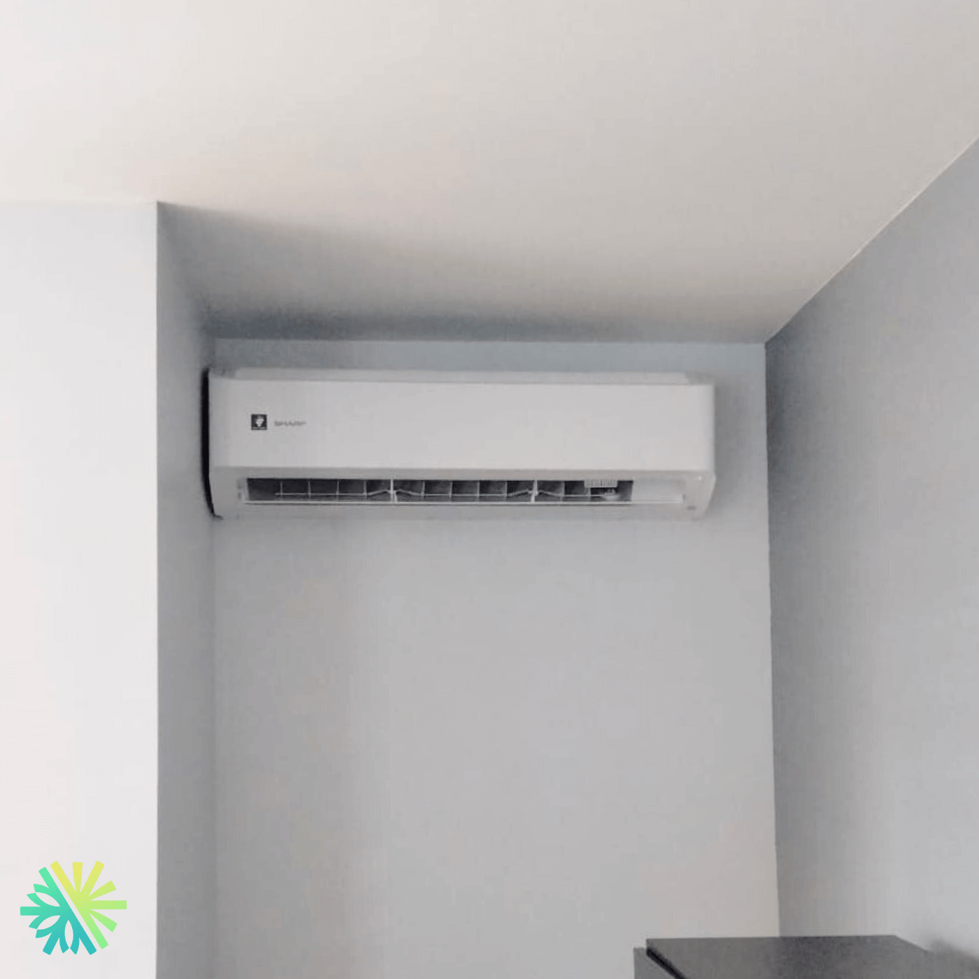 Installation d'une thermopompe murale Sharp ZU1 à Oka