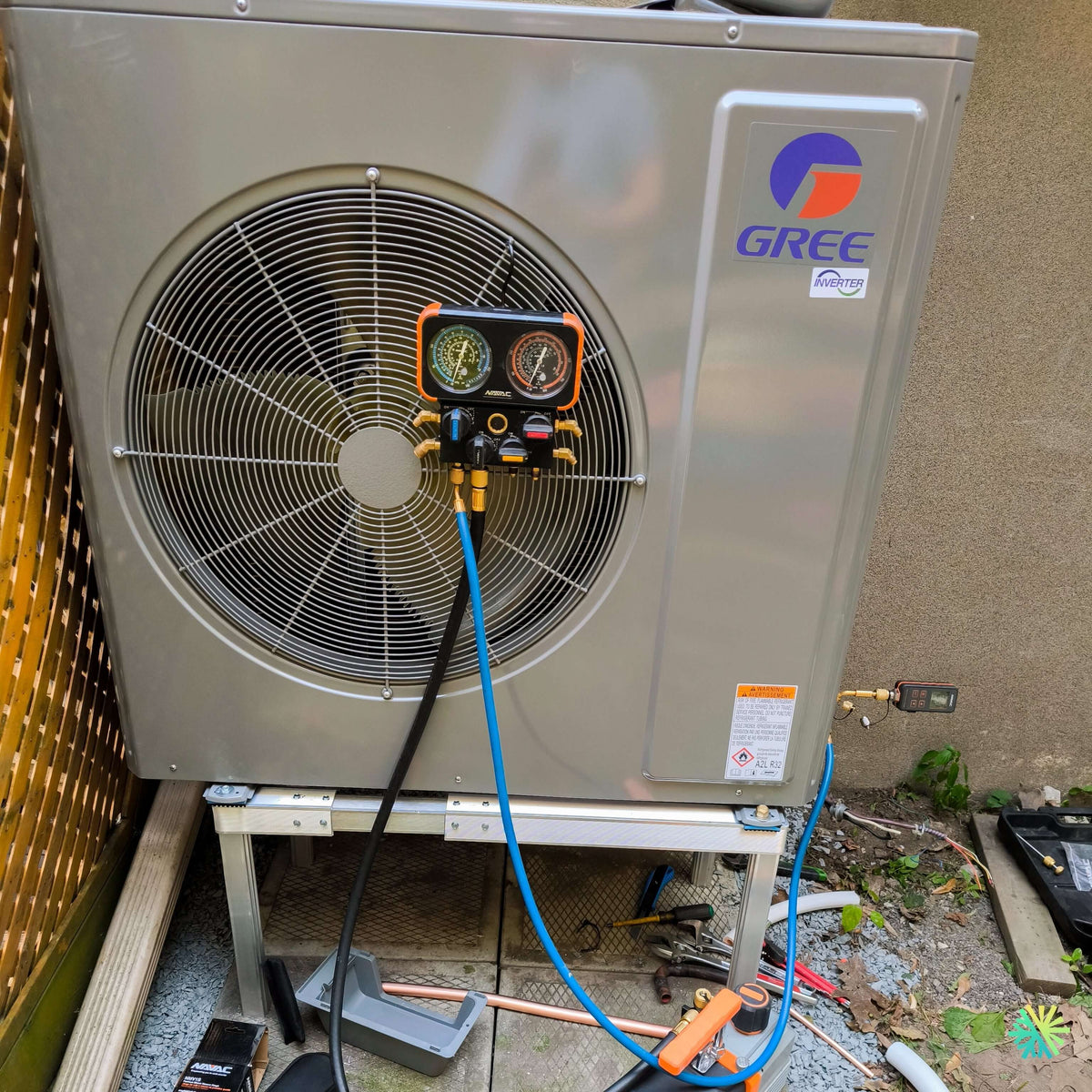 Installation d’une thermopompe centrale GREE Inverter R-32 à Pointe-Claire, Montréal : une mise en service CVAC minutieuse pour un confort résidentiel fiable