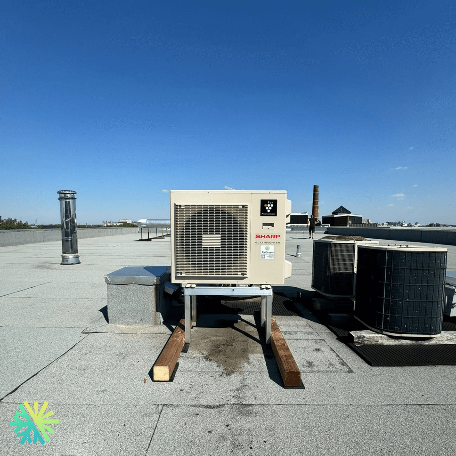 Installation d'une thermopompe murale SHARP ZU1 à Montréal