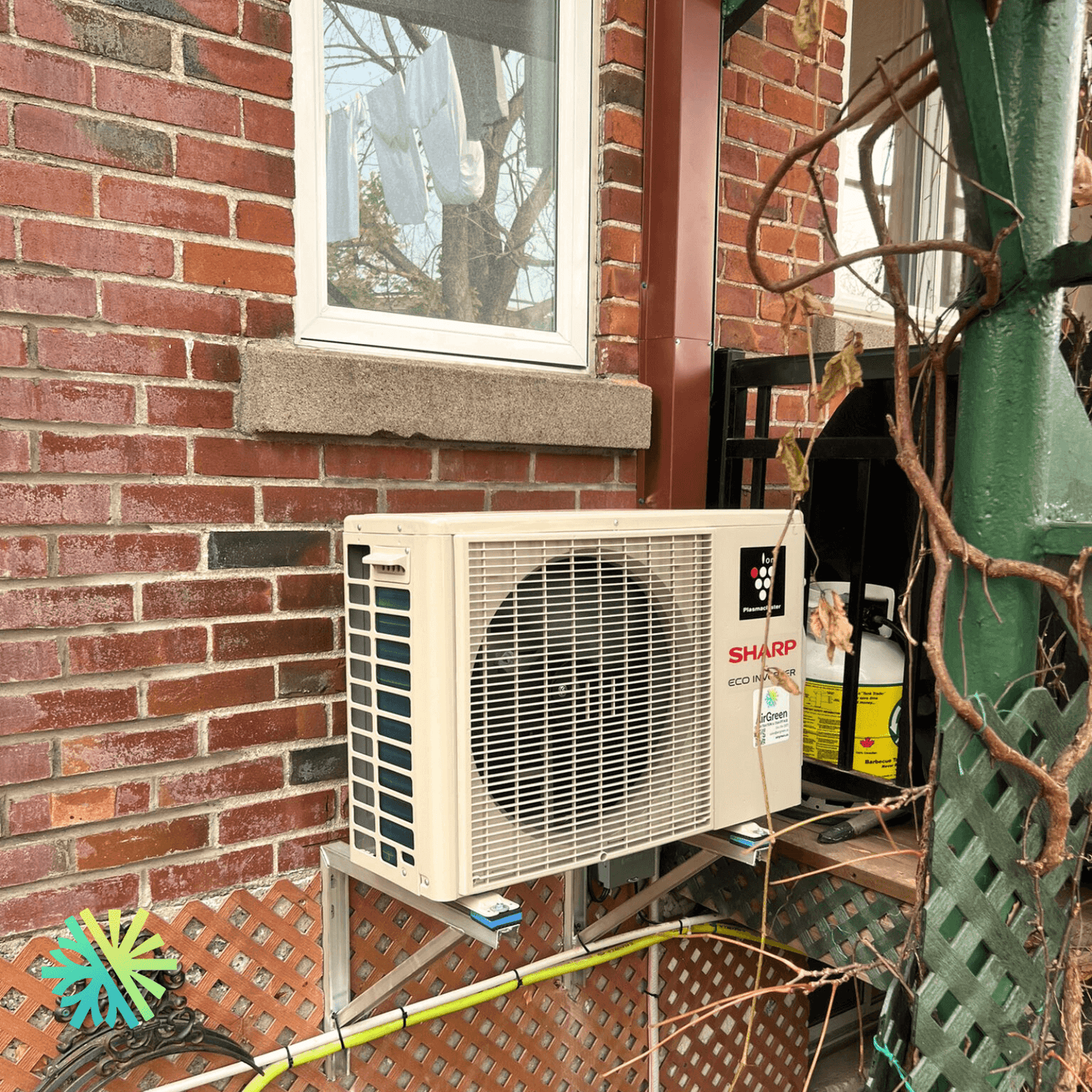 Installation d’une thermopompe murale SHARP ZU1 15 000 BTU à Ahuntsic