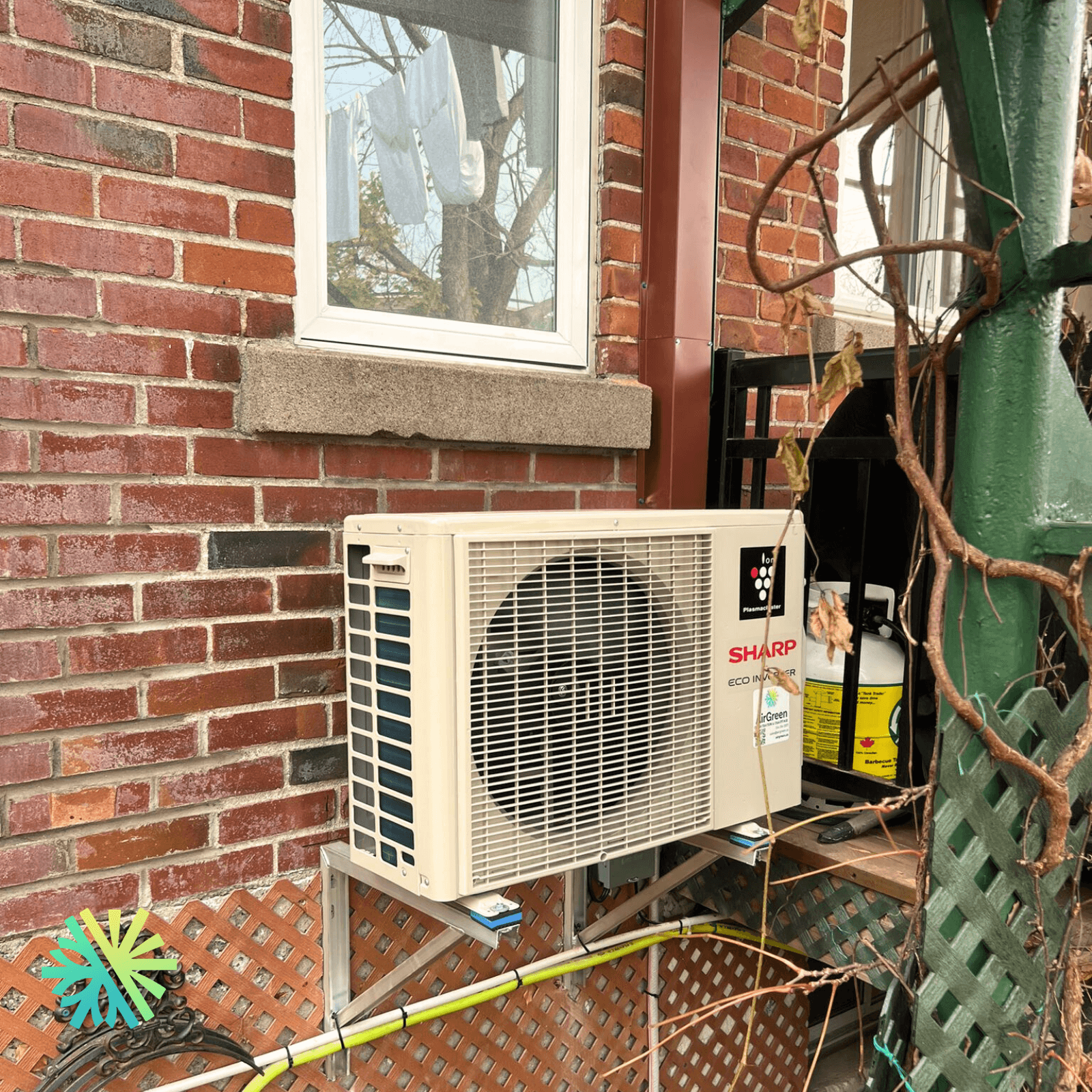Installation d’une thermopompe murale SHARP ZU1 15 000 BTU à Ahuntsic