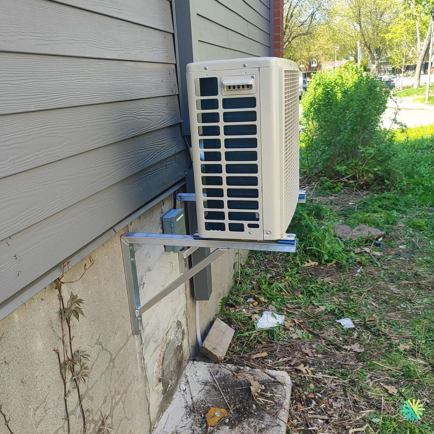 Installation d’une thermopompe murale Midea à Sainte-Julie