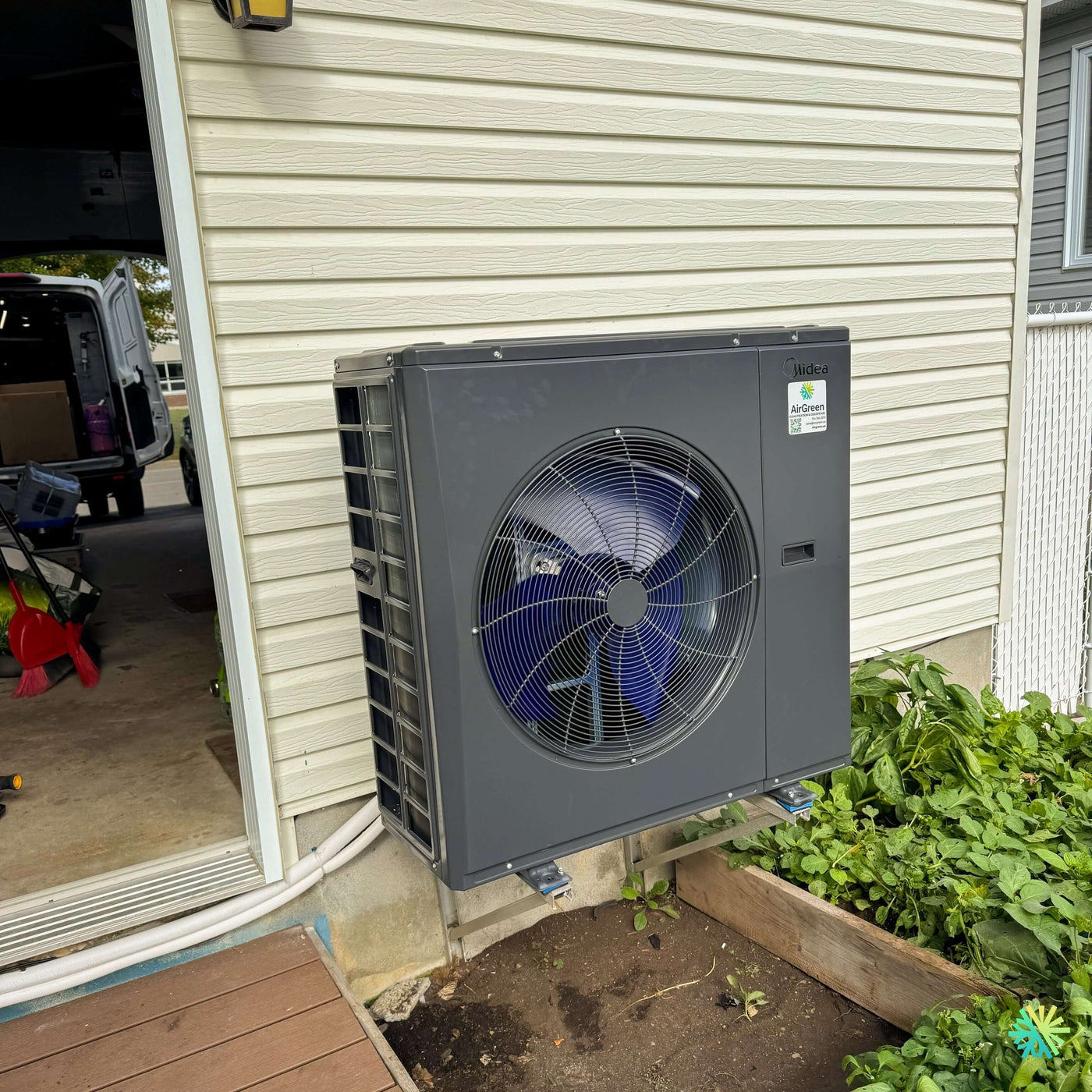 Installation of a MIDEA EVOX G3 Thermopompe Centrale in Brossard