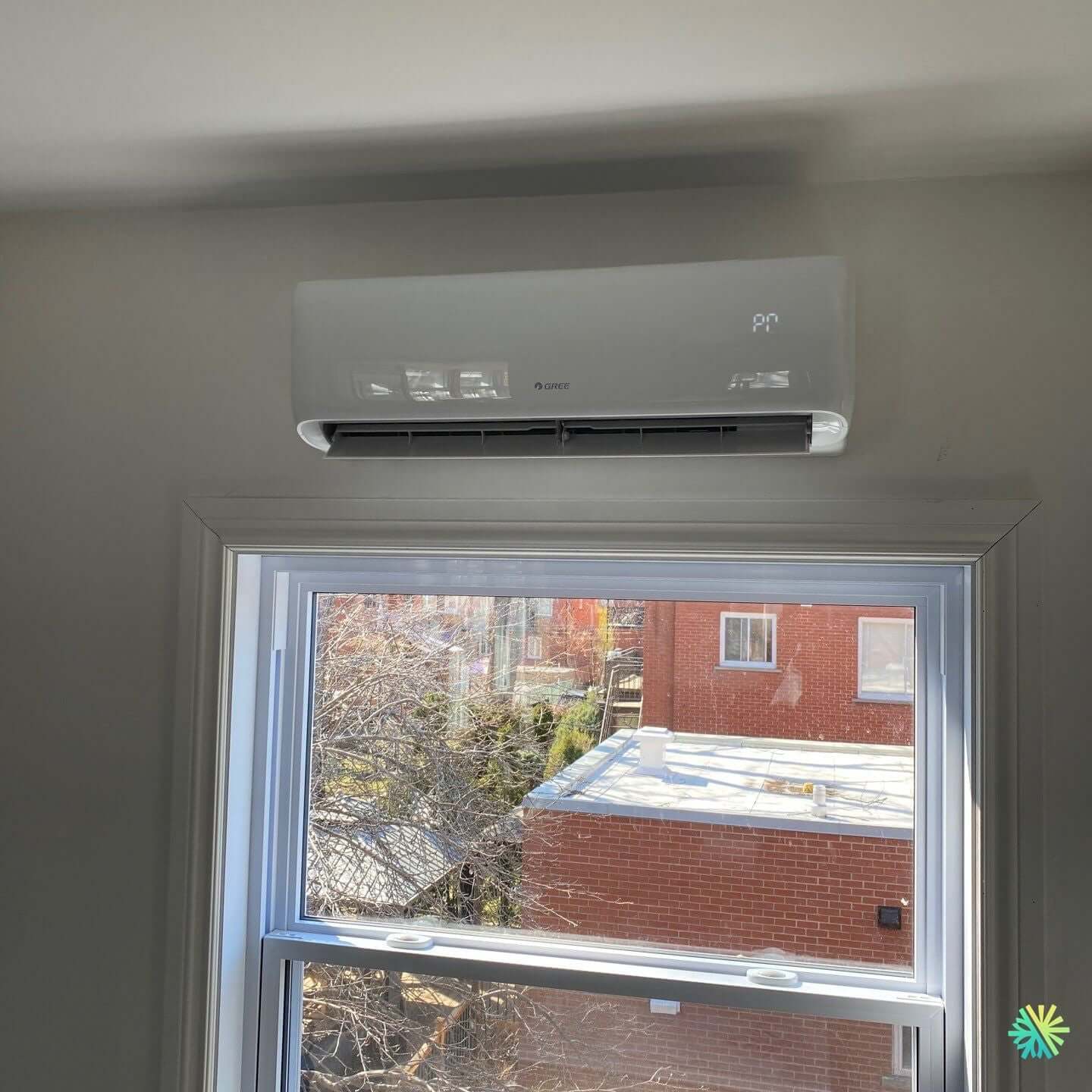 Installation d’une thermopompe murale GREE Livo R32 à Rosemont–La Petite-Patrie