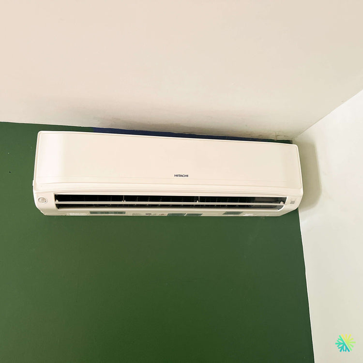 Installation d’une thermopompe murale Hitachi airHome 600 à Varennes, sur la Rive-Sud de Montréal