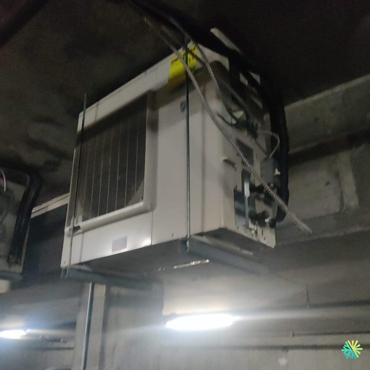 Réparation d’un système VRF Midea à Côte-des-Neiges–Notre-Dame-de-Grâce