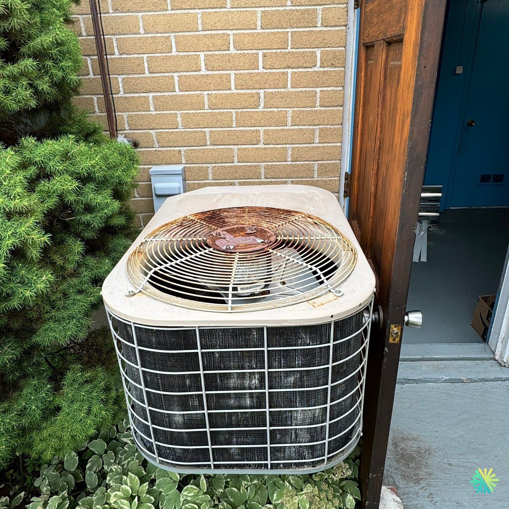 Nettoyage d’une thermopompe centrale à Côte-des-Neiges–Notre-Dame-de-Grâce