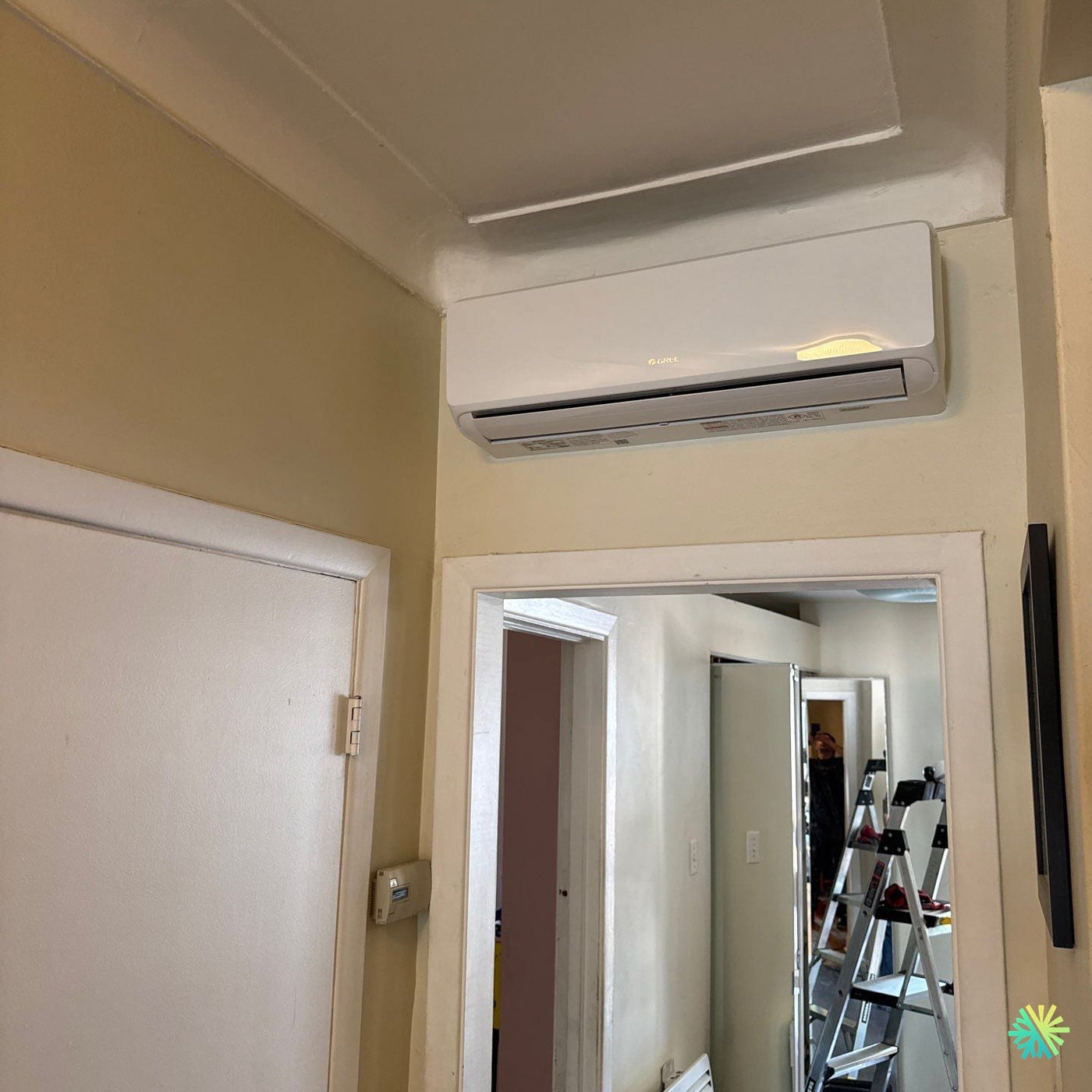 Installation d’une Gree murale R32 dans un appartement à Côte-des-Neiges–Notre-Dame-de-Grâce