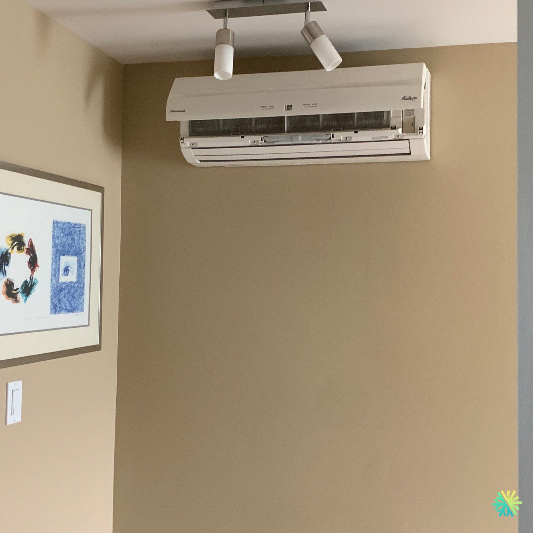 Réparation d’un climatiseur mural Friedrich à Côte-des-Neiges