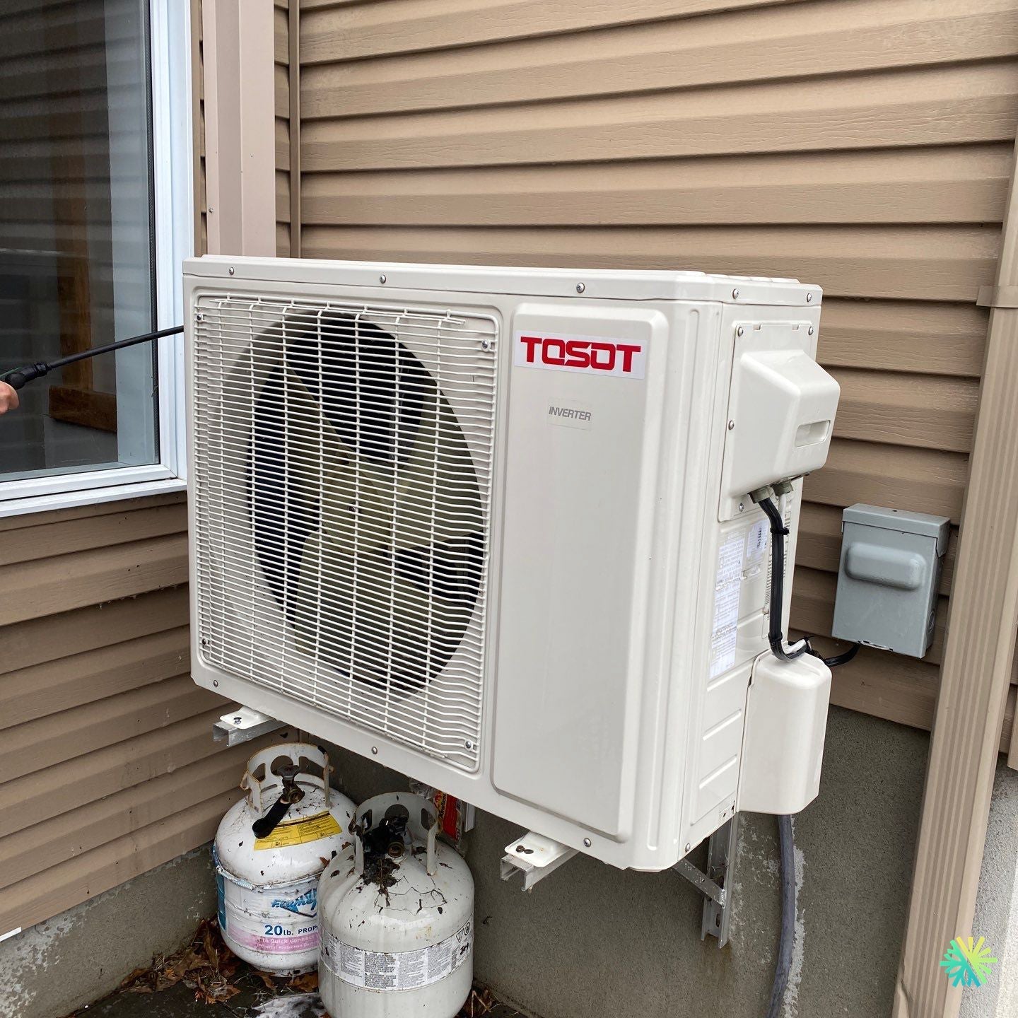 Réparation d’une thermopompe murale Tosot à Sainte-Julie