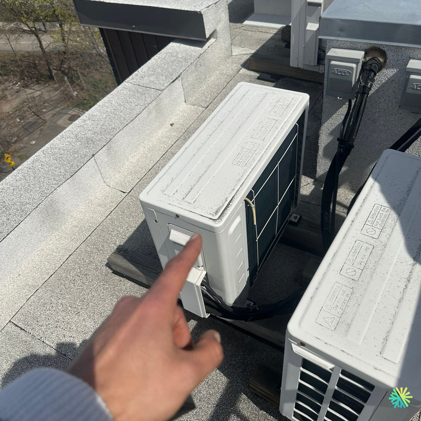 Réparation d’une thermopompe murale Gree à Ville Mont-Royal