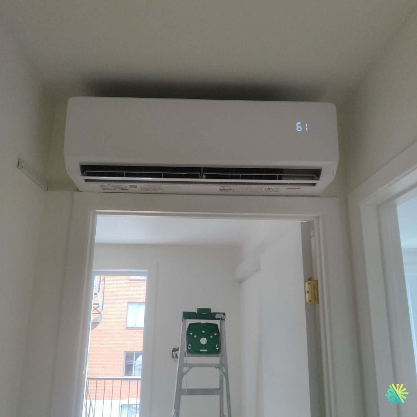 Installation d’une Gree (gamme R-32 grand froid) thermopompe murale au Plateau-Mont-Royal