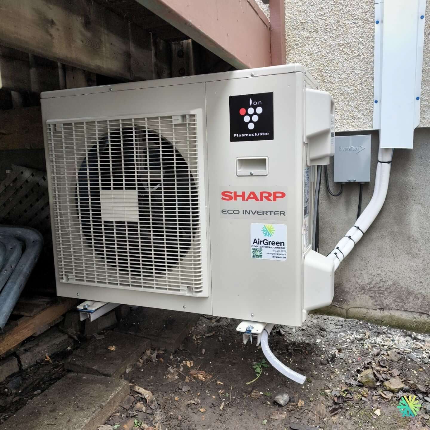 Installation d’une Sharp (thermopompe murale, série R-32) à Chomedey, Laval