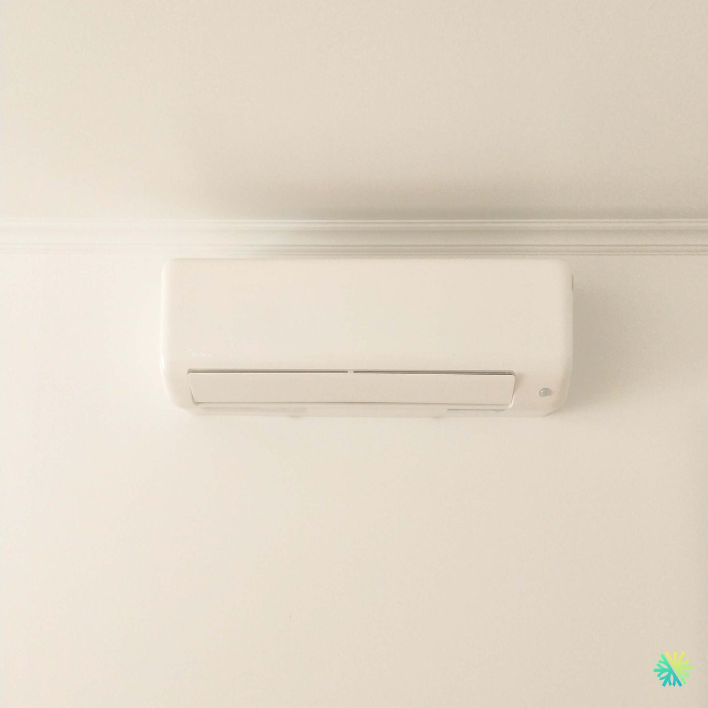 Installation d’une MIDEA35 18 000 BTU Thermopompe Murale - Climatiseur - Mini Split à Oka, sur la Rive Nord
