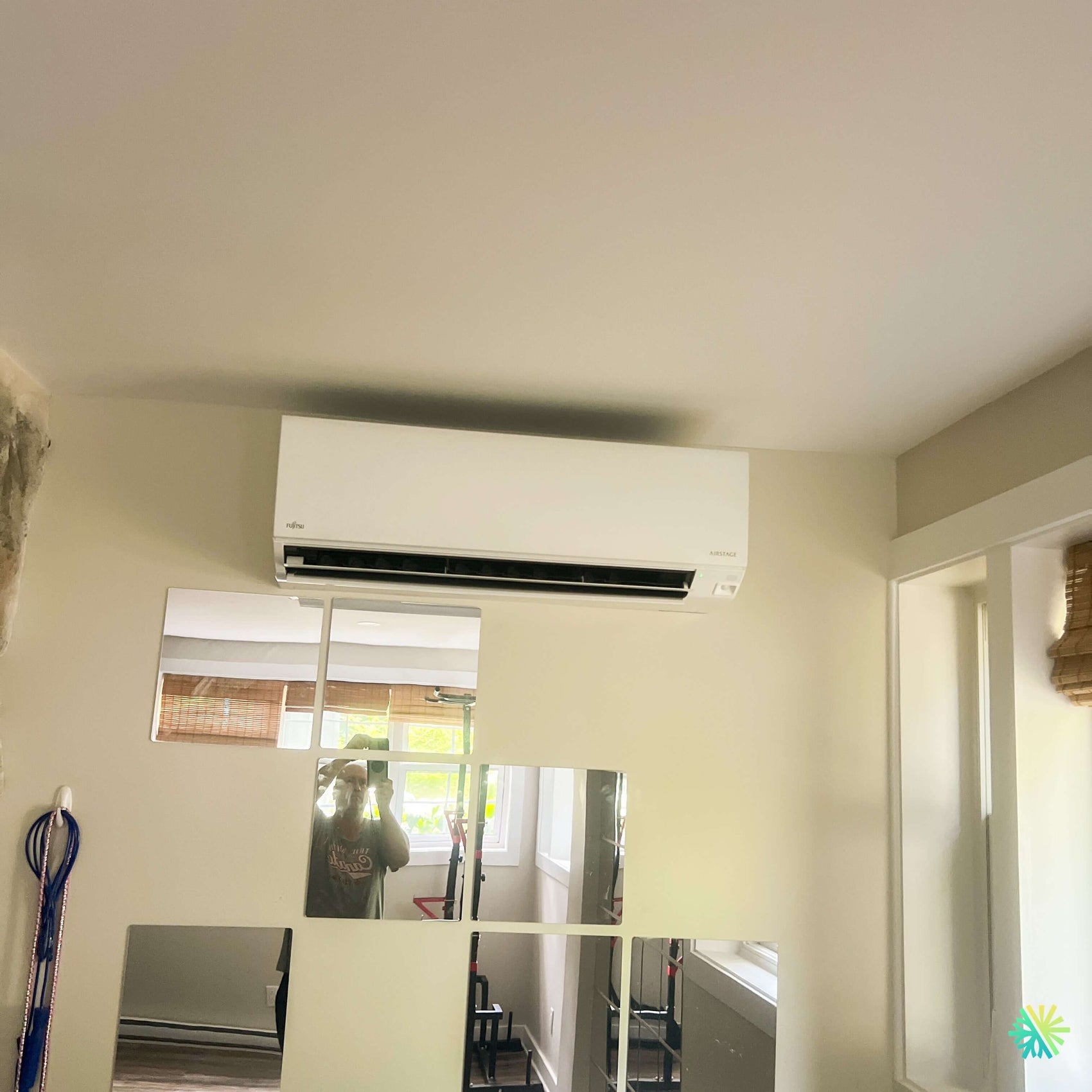 Installation d’une thermopompe murale FUJITSU AIRSTAGE Orion XLTH+ à Marieville : confort quatre saisons et intégration soignée dans un espace de vie