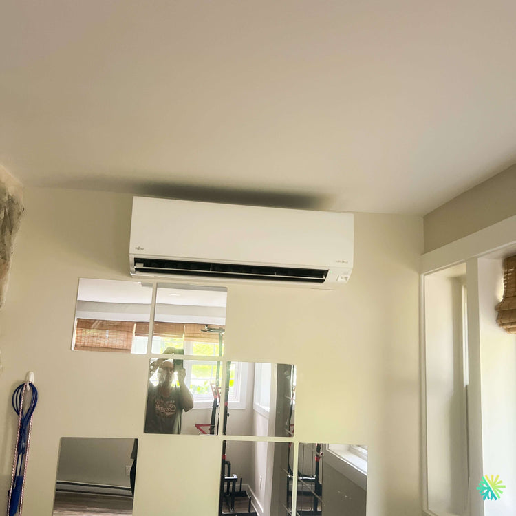 Installation d’une thermopompe murale FUJITSU AIRSTAGE Orion XLTH+ à Marieville : confort quatre saisons et intégration soignée dans un espace de vie