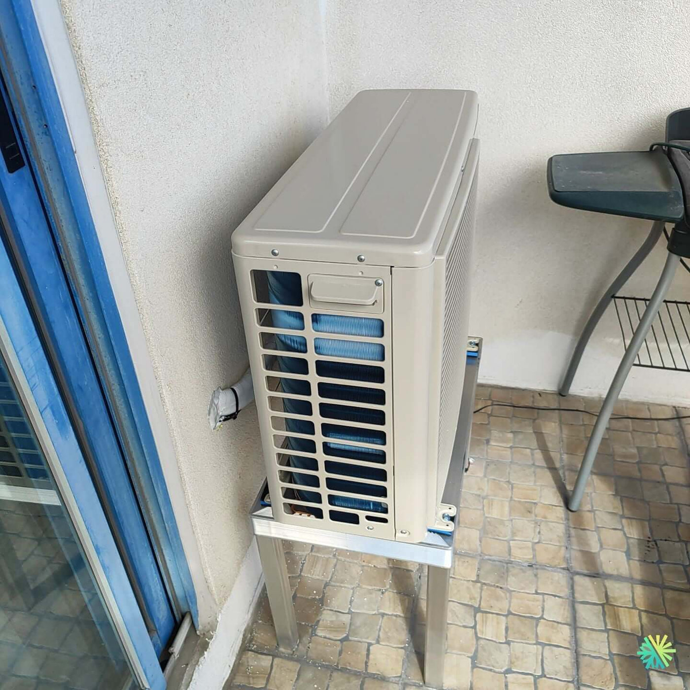 Installation d’une thermopompe murale Midea à Ville Mont-Royal