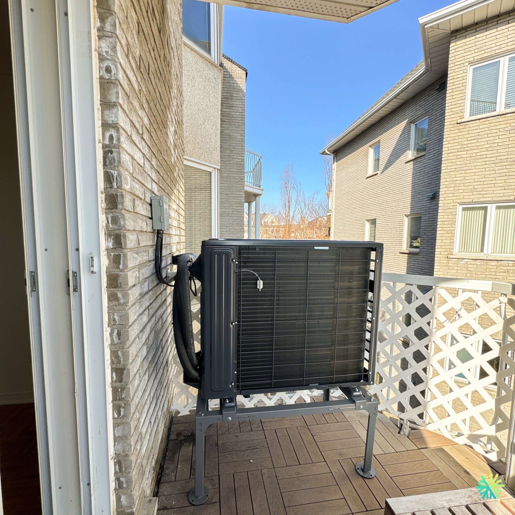 Installation d’une thermopompe centrale MIDEA EVOX G3 2 tonnes à Auteuil, Laval