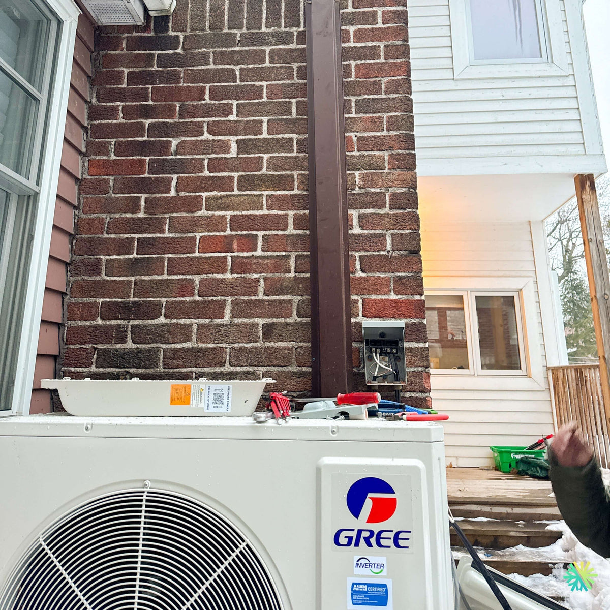 Installation d’une thermopompe 3 têtes GREE Free Match R32 à Châteauguay, sur la Rive Sud de Montréal