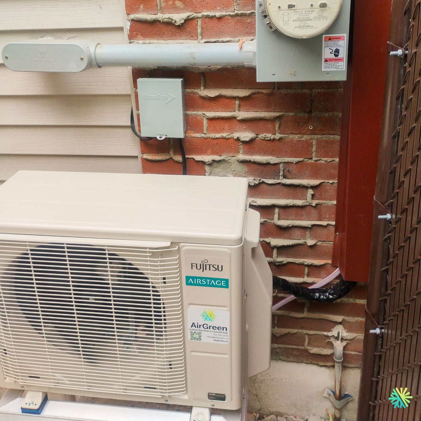 Installation d’une thermopompe murale FUJITSU ORION XLTH+ 12 000 BTU à Ville Mont-Royal avec unité extérieure compacte AIR STAGE