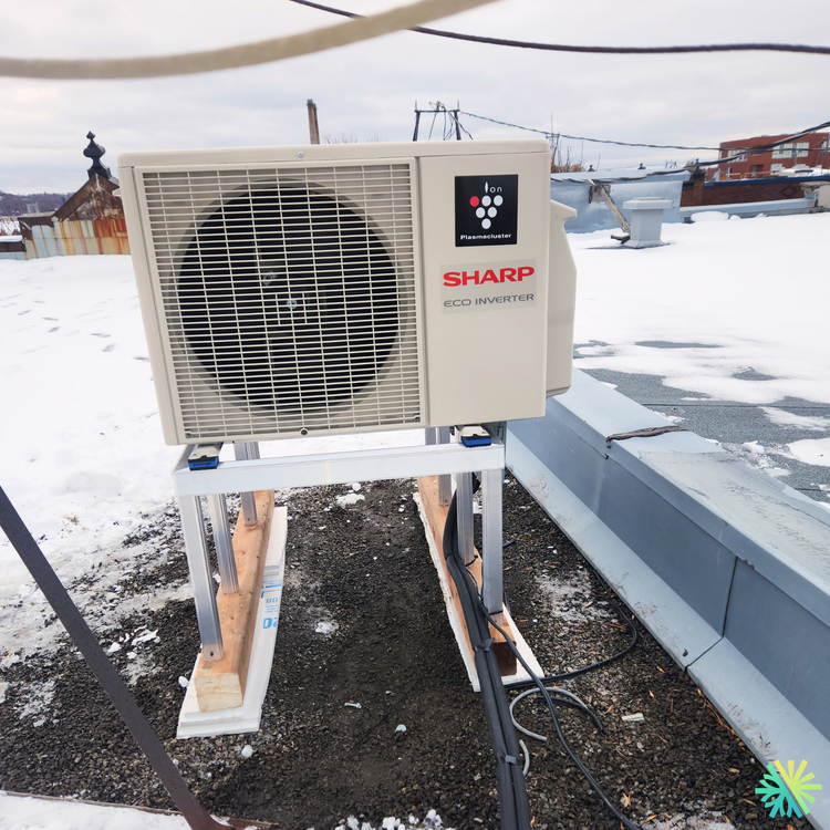 Installation d’une thermopompe murale Sharp ZU1 sur toiture au Plateau-Mont-Royal (Montréal)