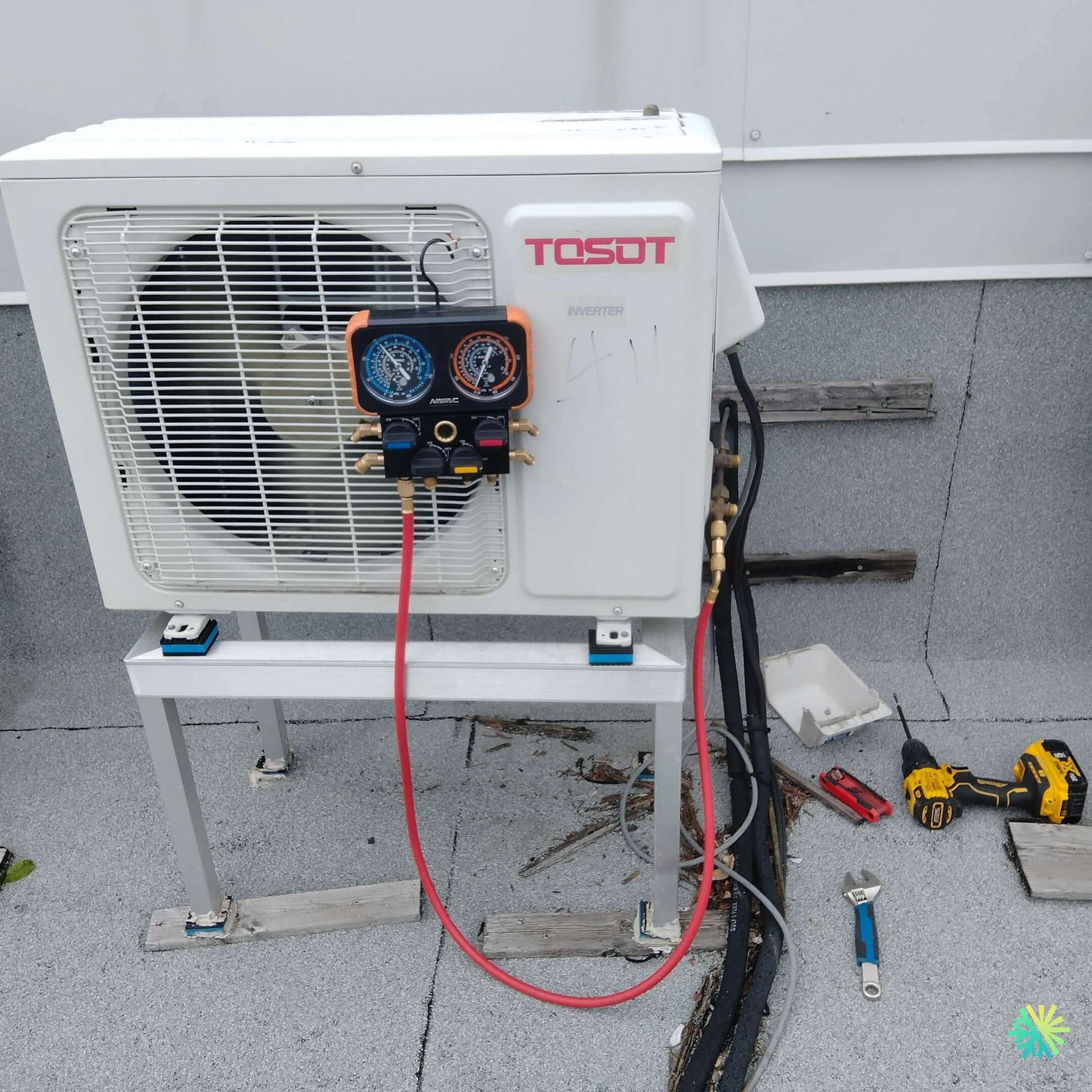 Réparation d’une thermopompe murale Tosot à Sainte-Thérèse