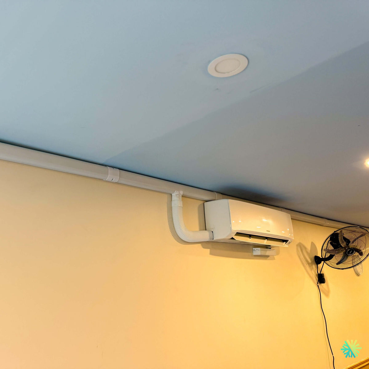 Installation d’une thermopompe murale Hitachi airHome 600 à Châteauguay, sur la Rive-Sud de Montréal