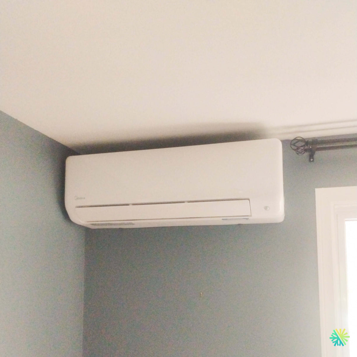 Installation d’une thermopompe double zone MIDEA MIDEA 28 à Carignan, sur la Rive-Sud de Montréal