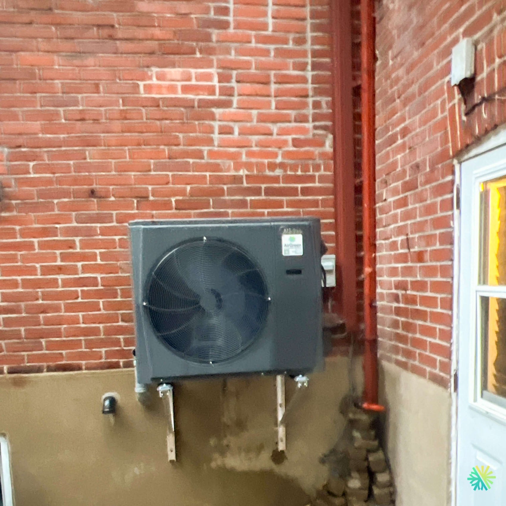 Installation d’une thermopompe centrale MIDEA EVOX G3 2.5 tonnes à Laval-Ouest