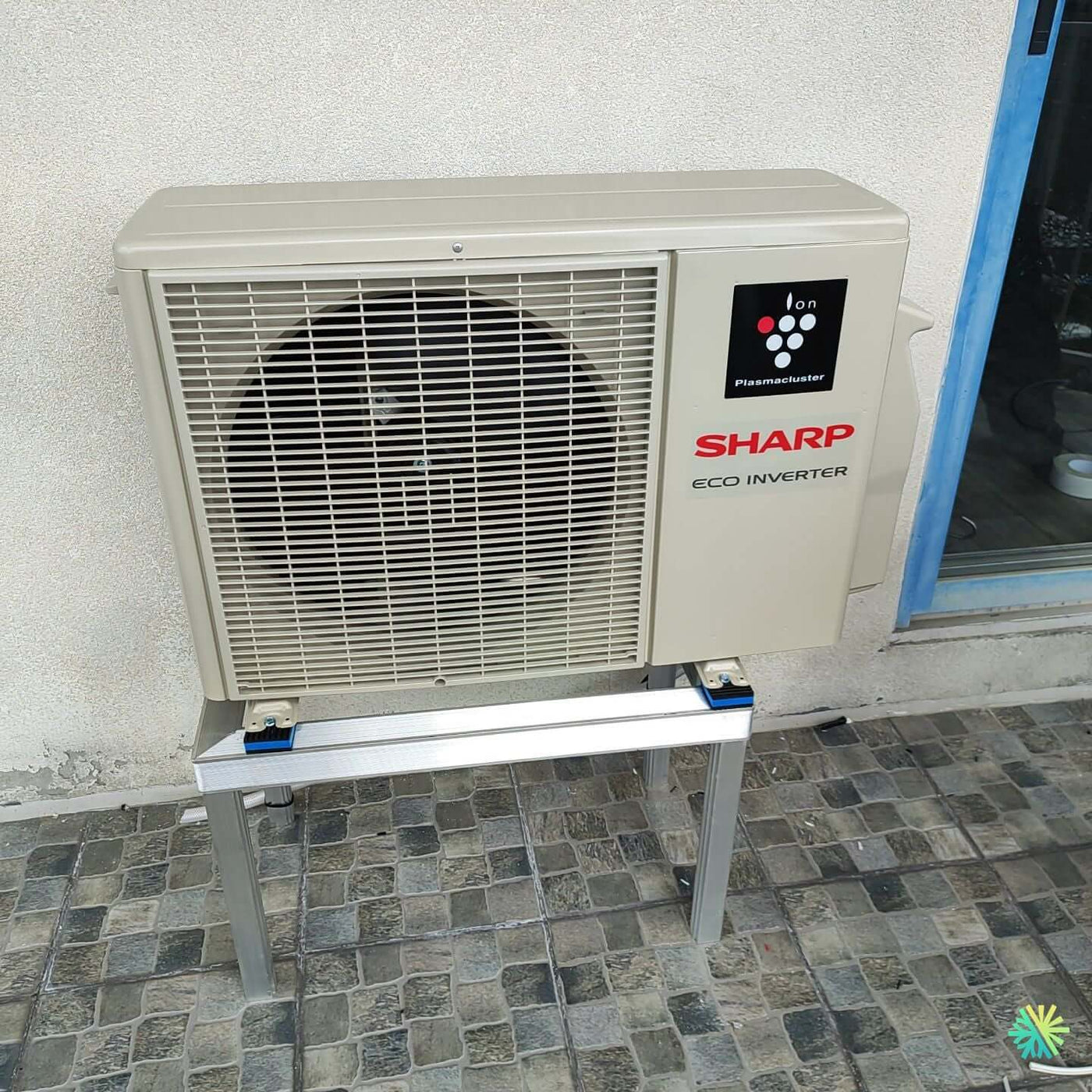 Installation d’une Sharp ZU1 thermopompe murale à Saint-Laurent