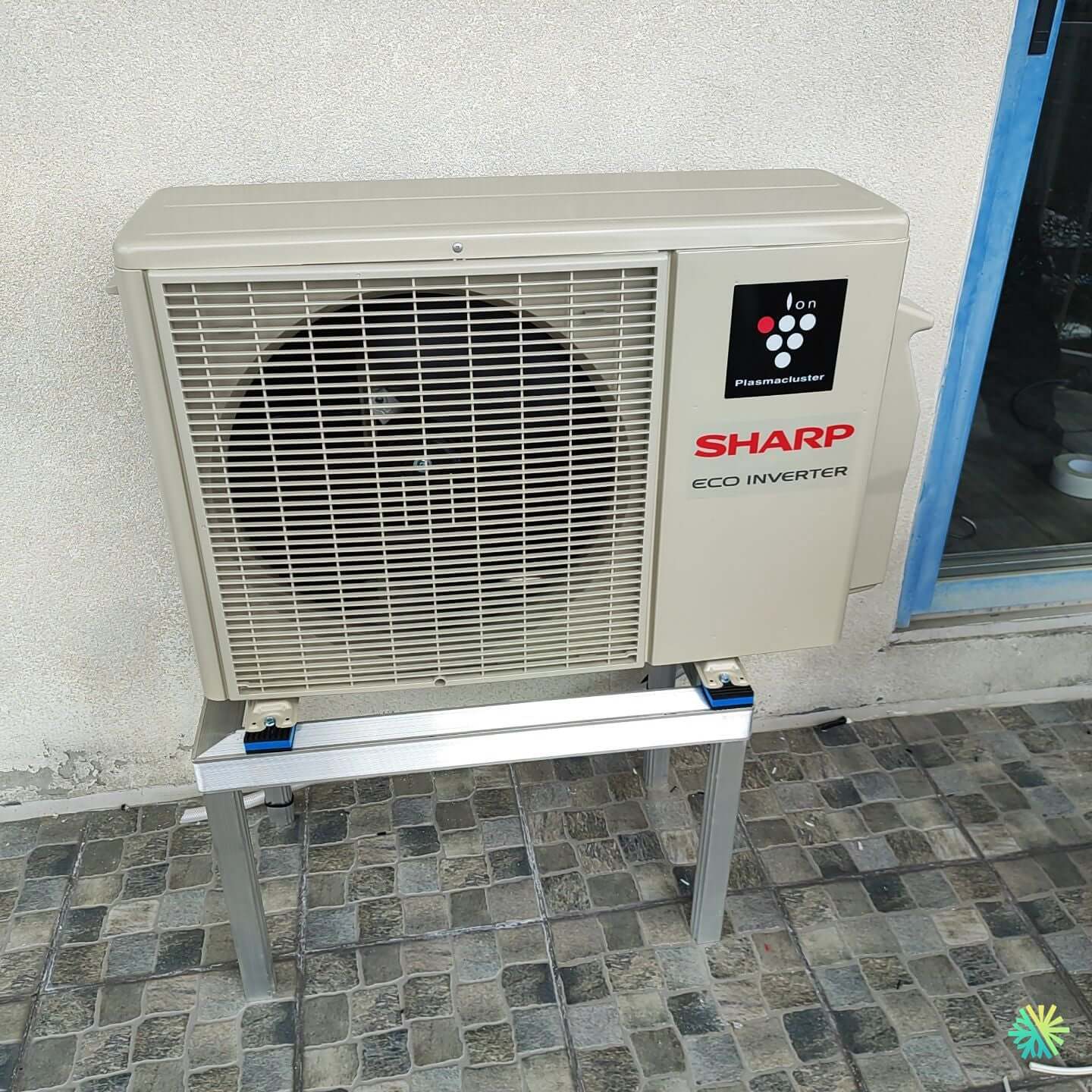 Installation d’une Sharp ZU1 thermopompe murale à Saint-Laurent