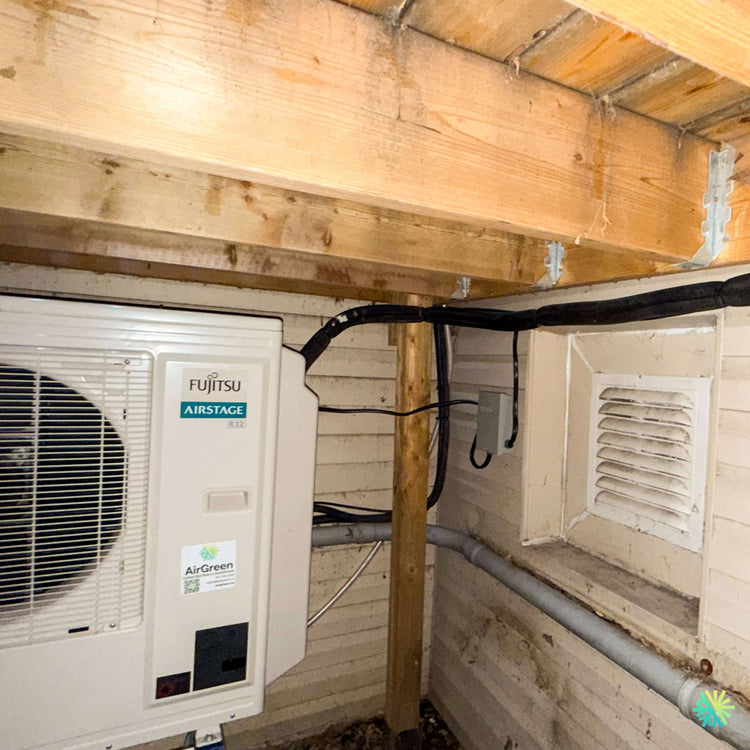 Installation d’une thermopompe double zone Fujitsu AIRSTAGE Aquila XLTH à Beaconsfield, dans l’Ouest-de-l’Île de Montréal
