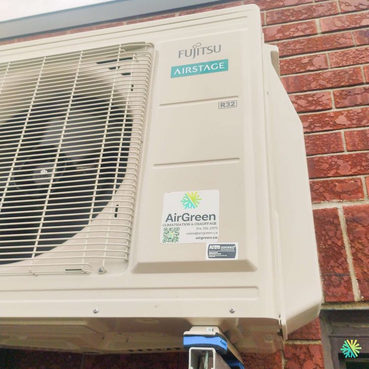 Installation d’une thermopompe murale Fujitsu AIRSTAGE Altair 700 à Saint-Édouard : une installation CVAC compacte au réfrigérant R-32