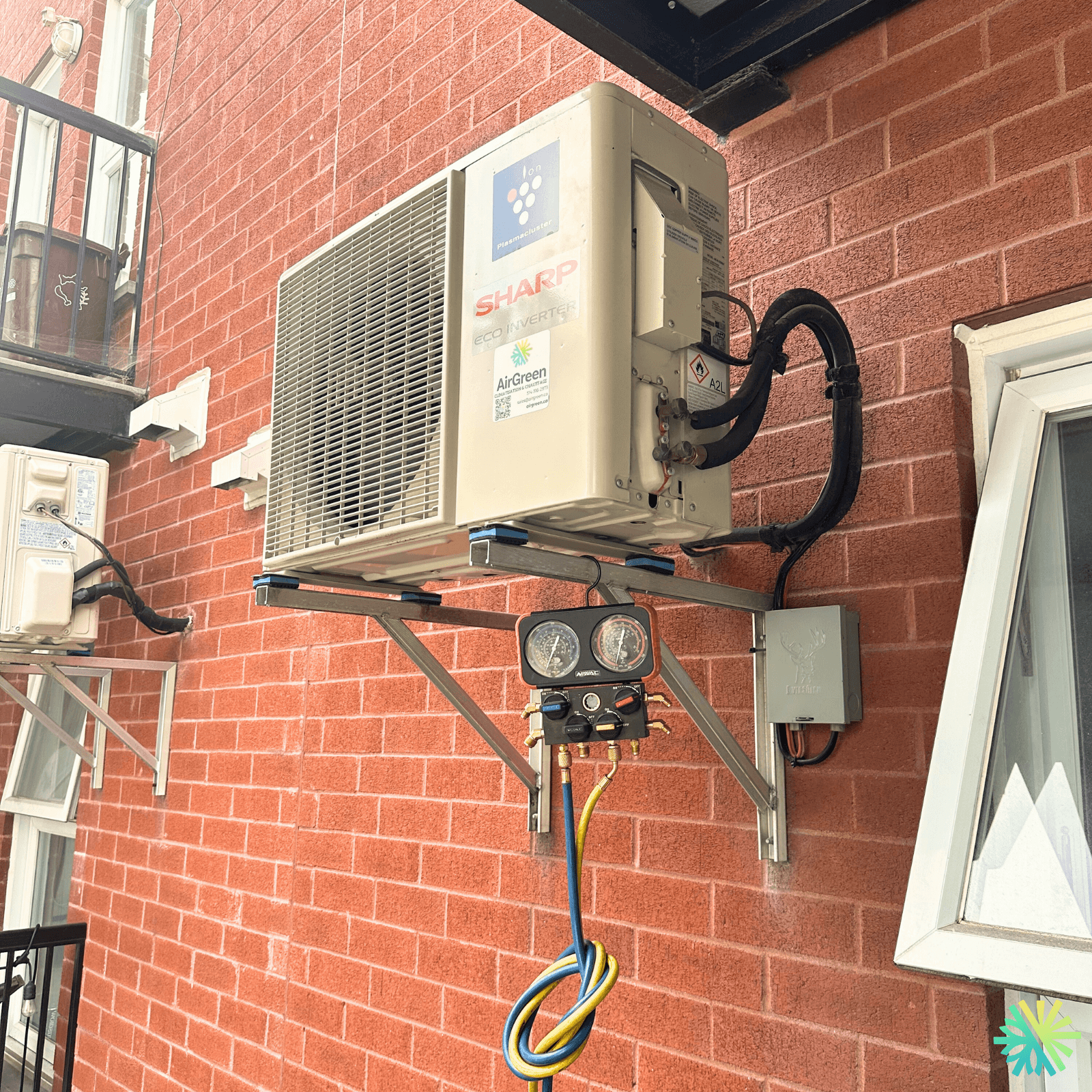 Installation d’une thermopompe murale Sharp sur le Plateau-Mont-Royal