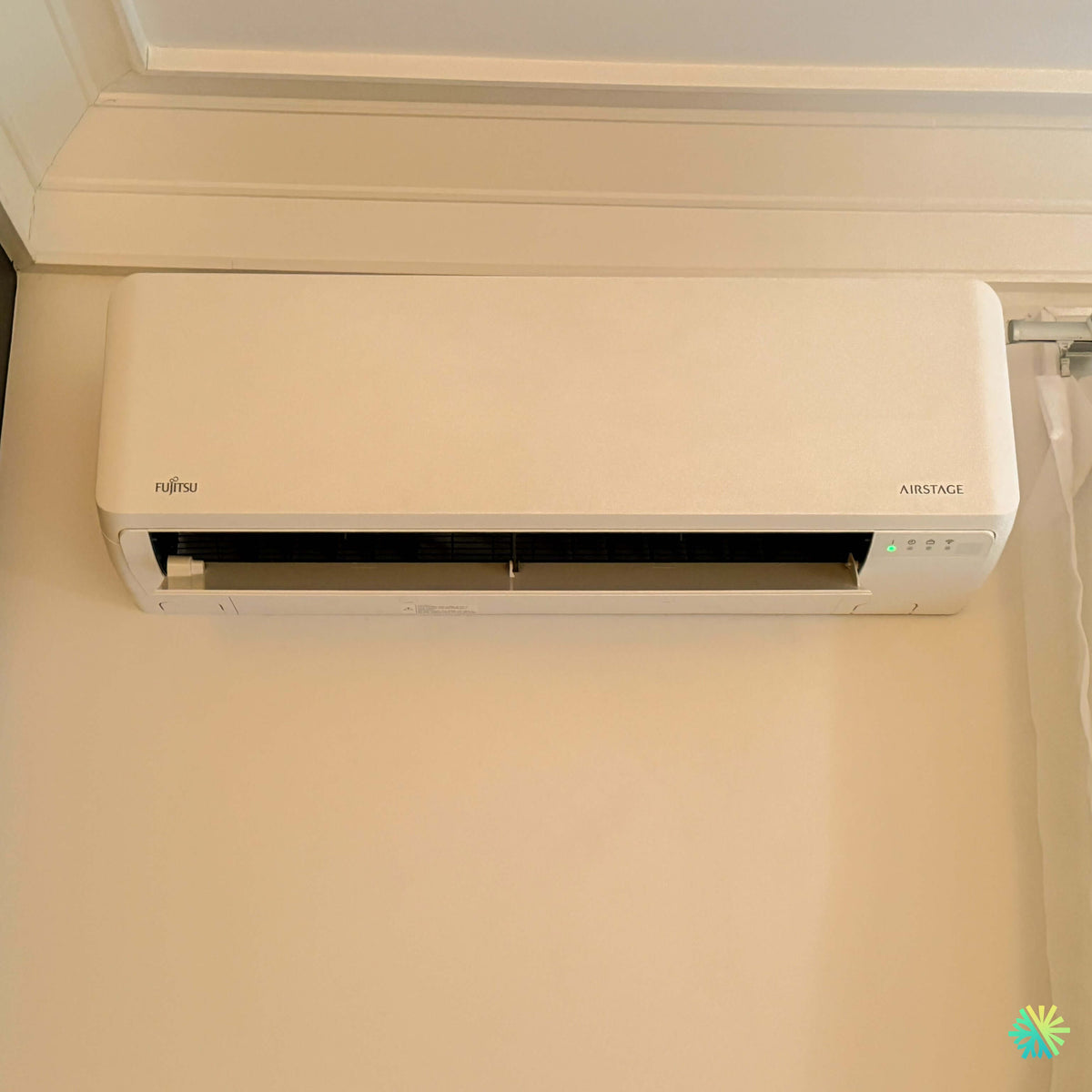 Installation d’une thermopompe murale Fujitsu AIRSTAGE Altair 500 à Noyan : une intégration propre et discrète pour un confort quatre saisons