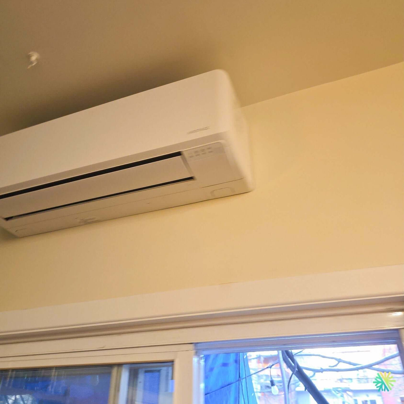 Installation d’une thermopompe murale FUJITSU ORION XLTH KZAH R-32 12 000 BTU à Sainte-Anne-de-Bellevue