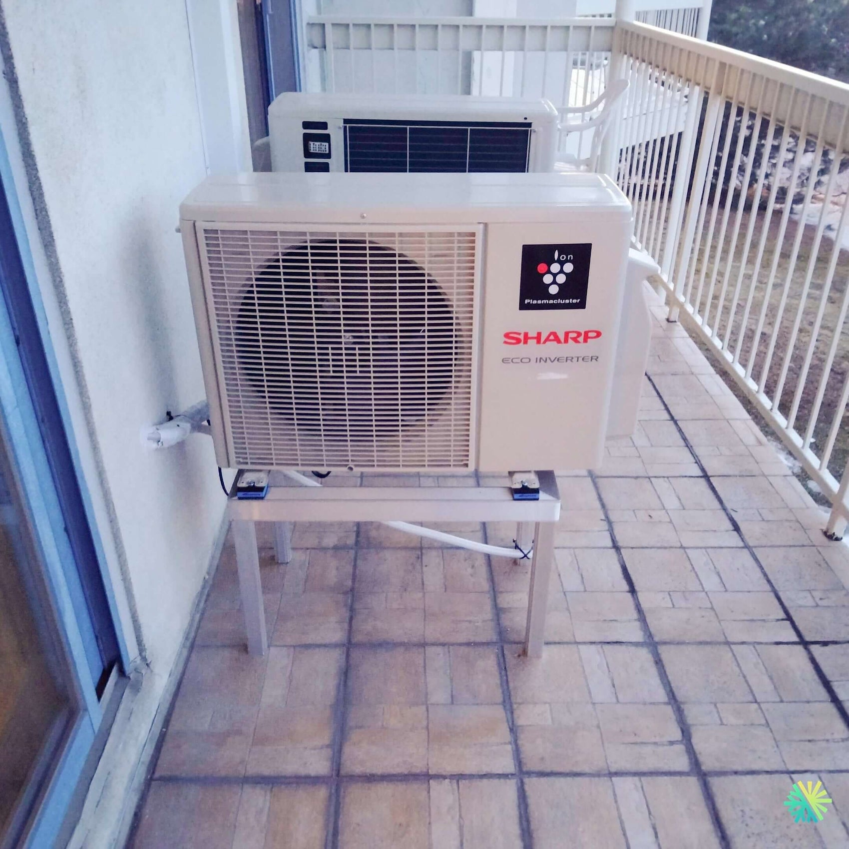 Une thermopompe murale performante au cœur d’Hochelaga : l’installation d’une SHARP ZU1 12 000 BTU par AirGreen