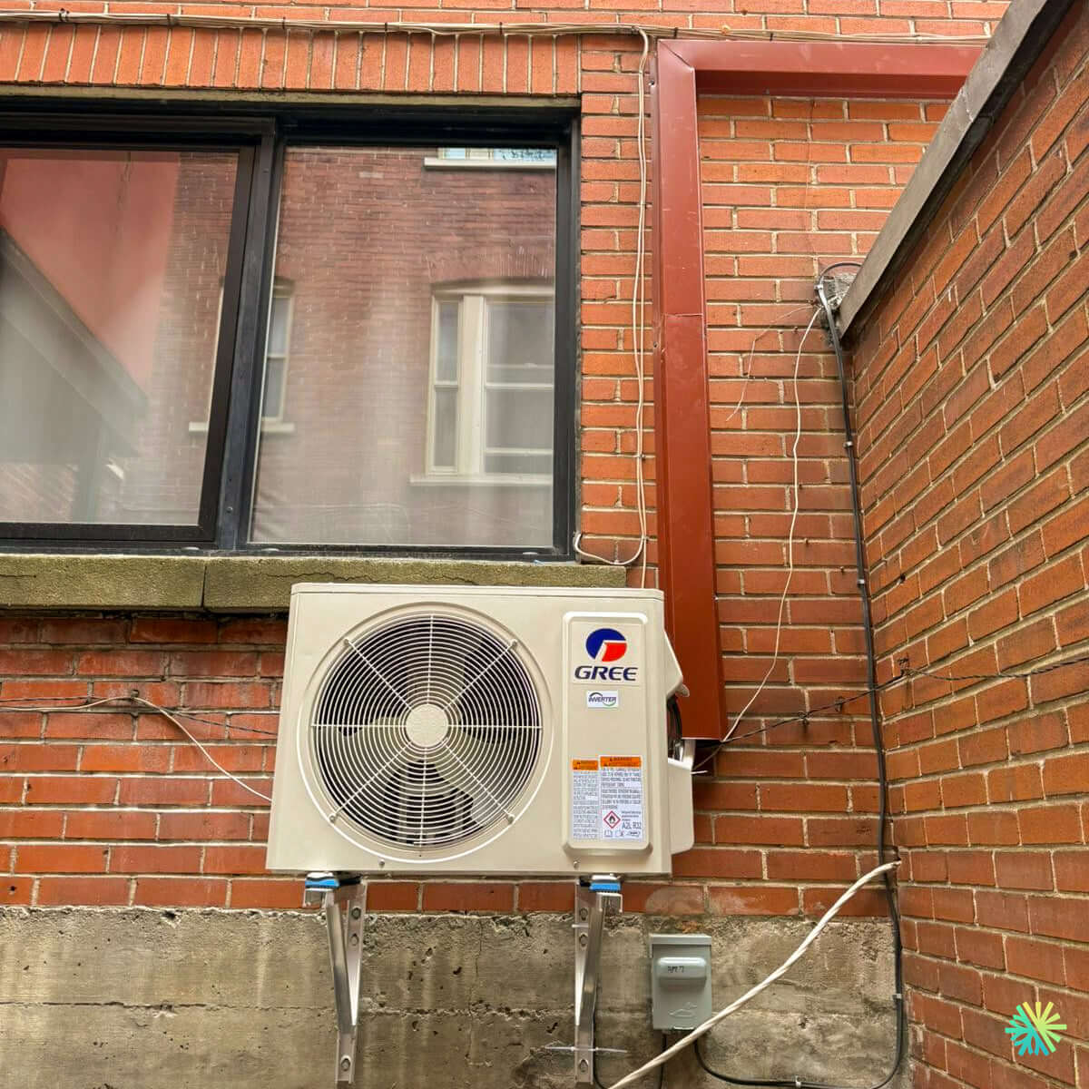 Installation d’une thermopompe murale GREE LIVO R32 – climatiseur mini split à Saint-Laurent, Montréal