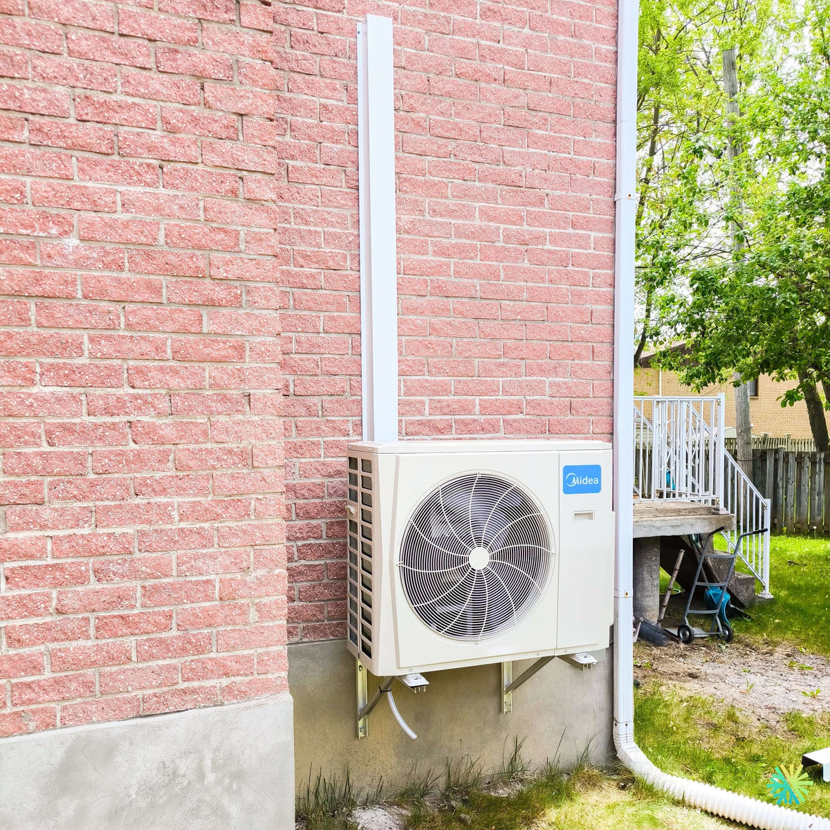 Installation d’une thermopompe double zone MIDEA MIDEA 28 à Saint-Valentin, en Montérégie