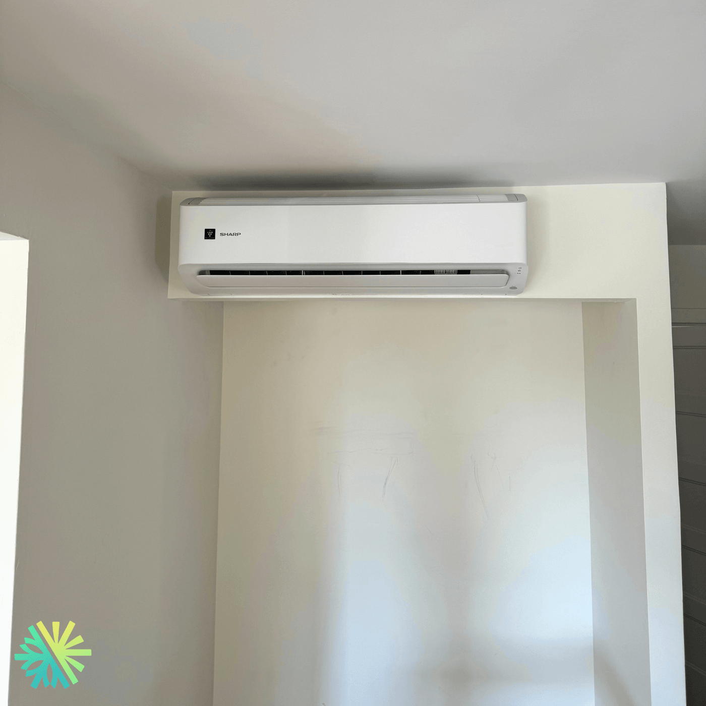 Installation d’une thermopompe murale Sharp ZU1 24 000 BTU à Saint-Eustache