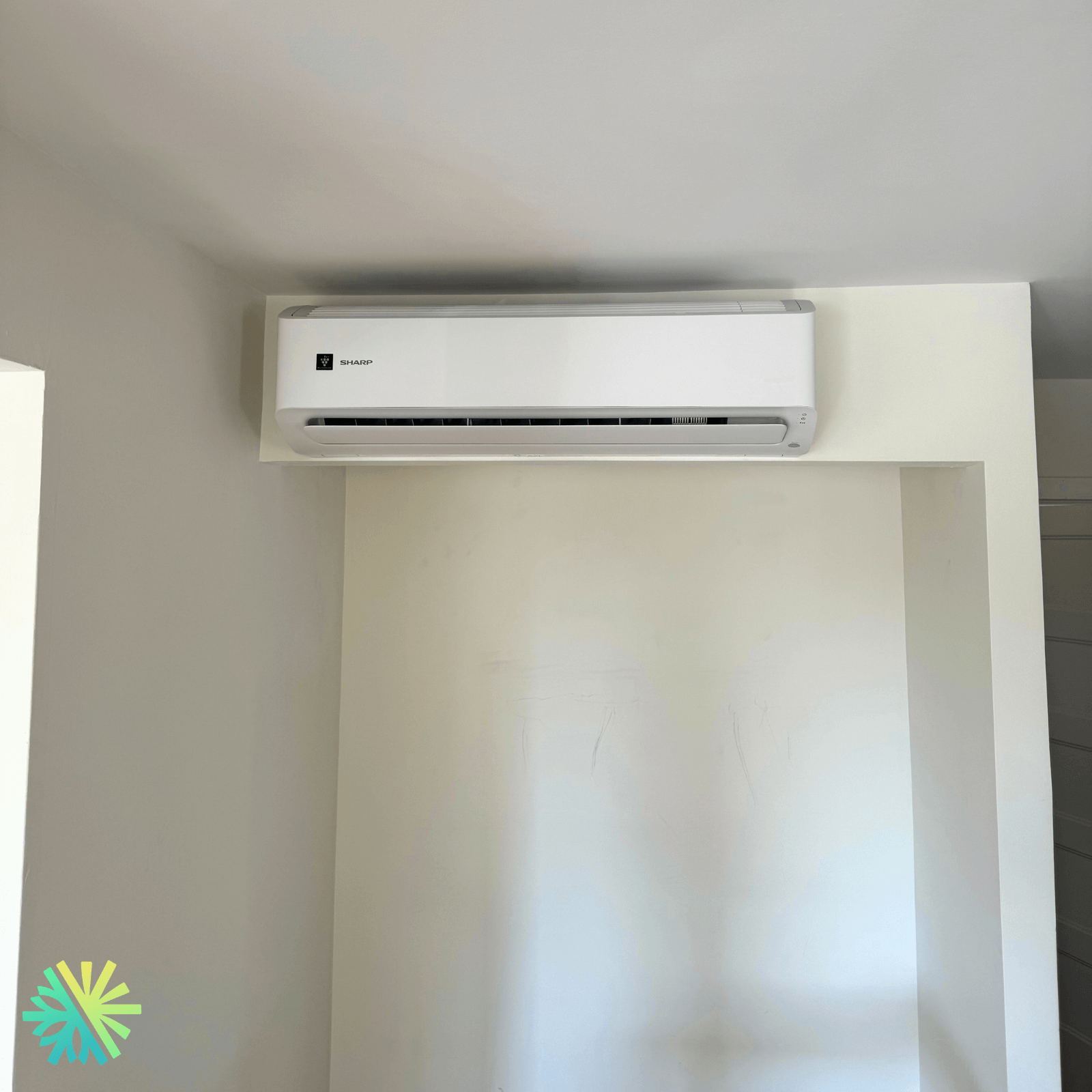 Installation d’une thermopompe murale Sharp ZU1 24 000 BTU à Saint-Eustache