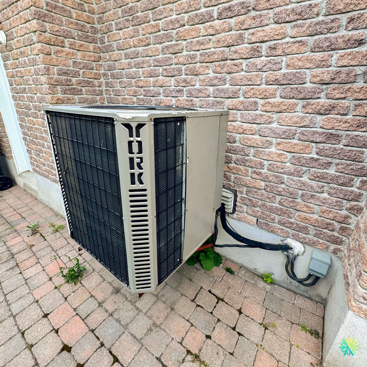 Réparation d’une thermopompe centrale York à Anjou
