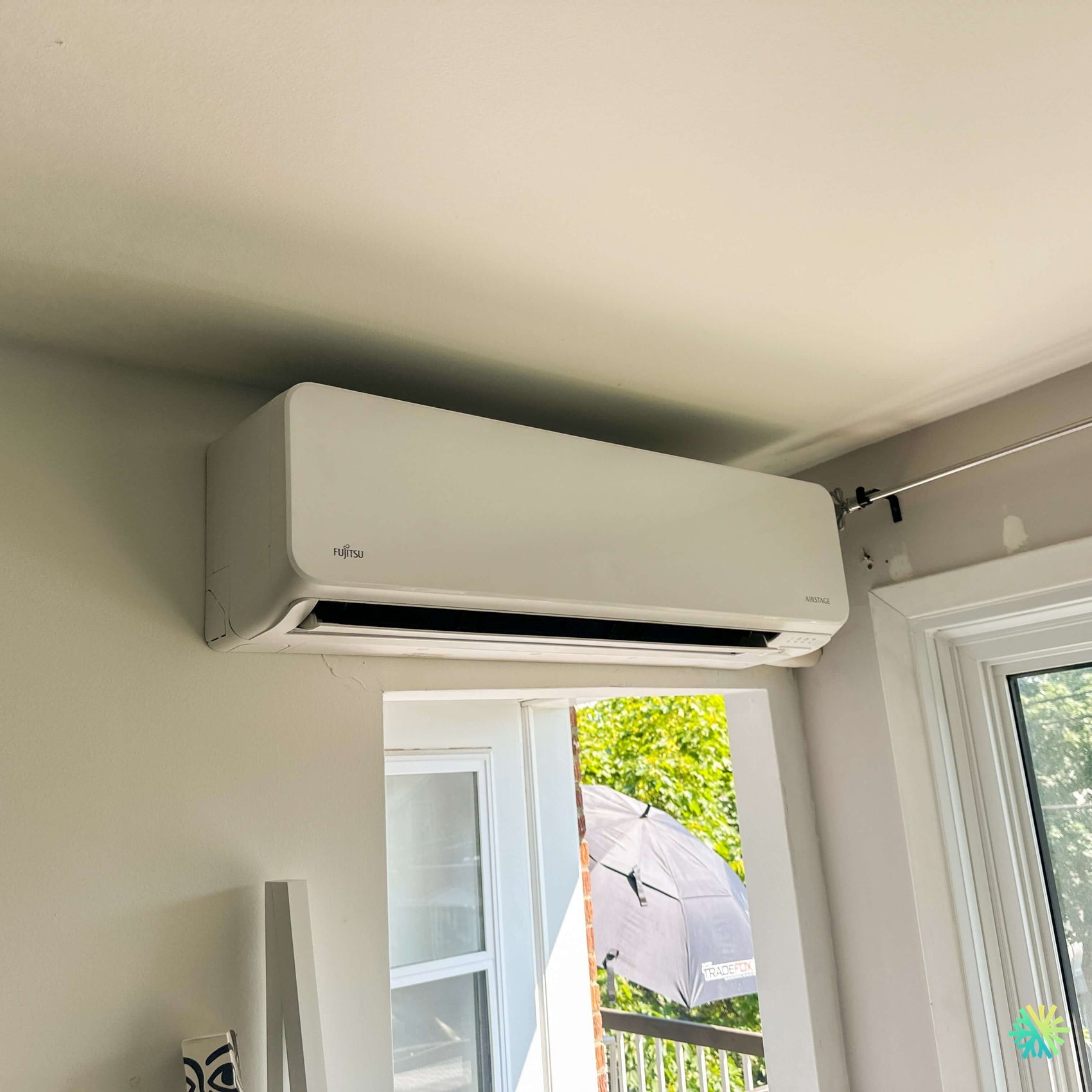 Installation d’une thermopompe double zone Fujitsu Aquila XLTH à Bois-des-Filions, sur la Rive Nord