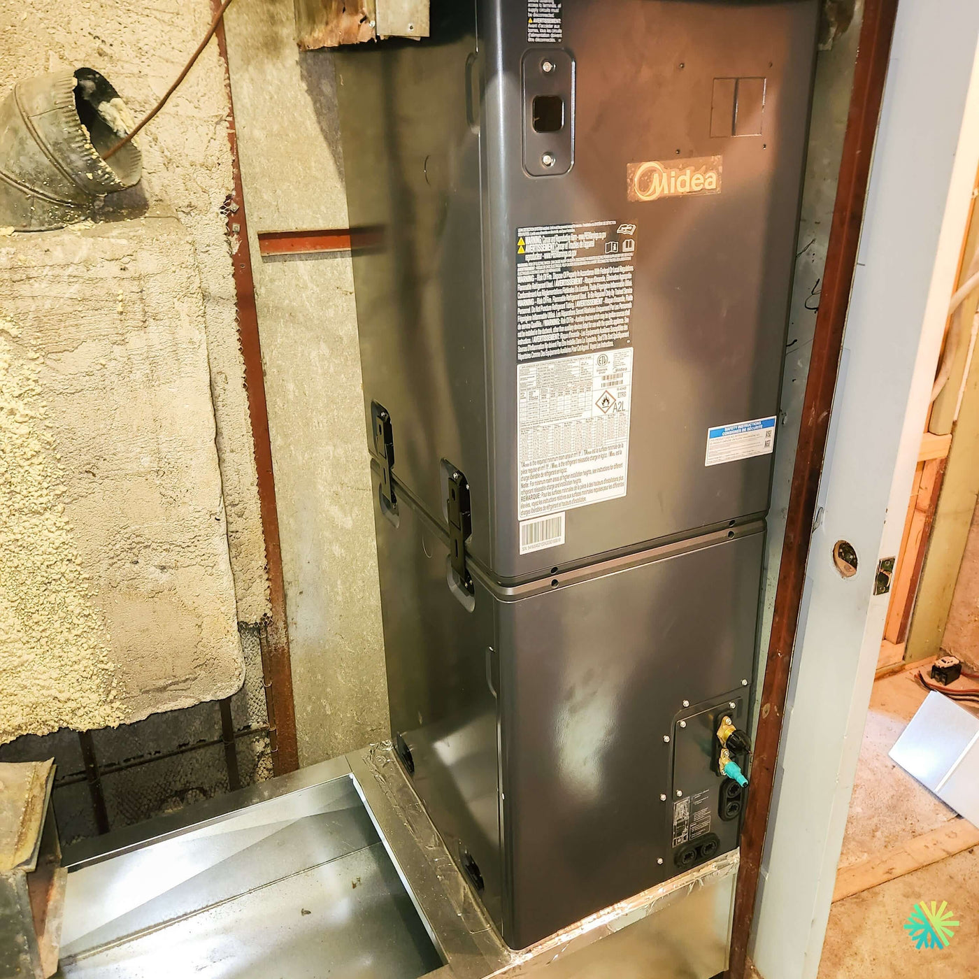 Installation d’une fournaise électrique MIDEA EVOX G3 5 tonnes avec système central Air Handler à Ville Mont-Royal