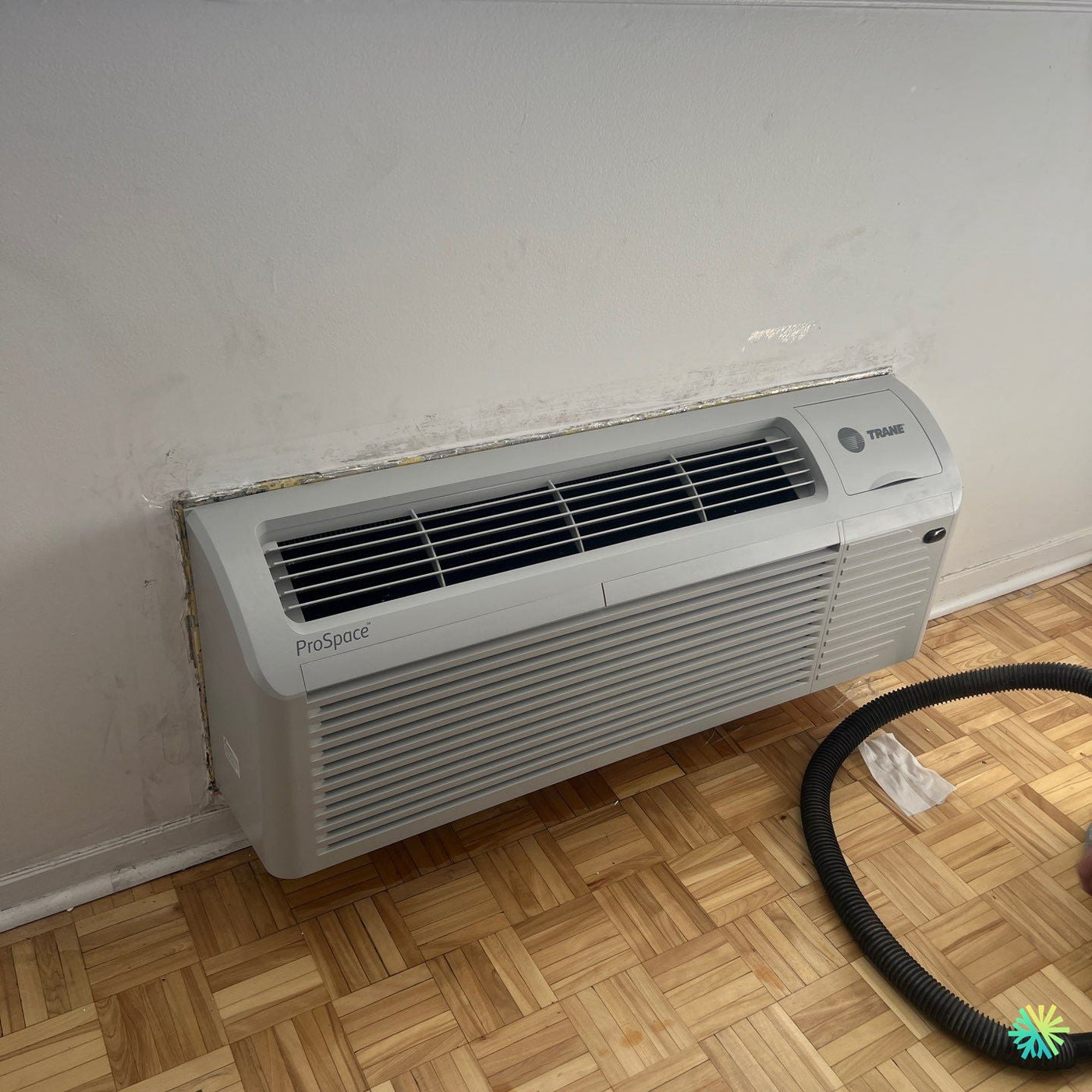 Installation d’une Trane ProSpace PTAC à Côte-des-Neiges–Notre-Dame-de-Grâce