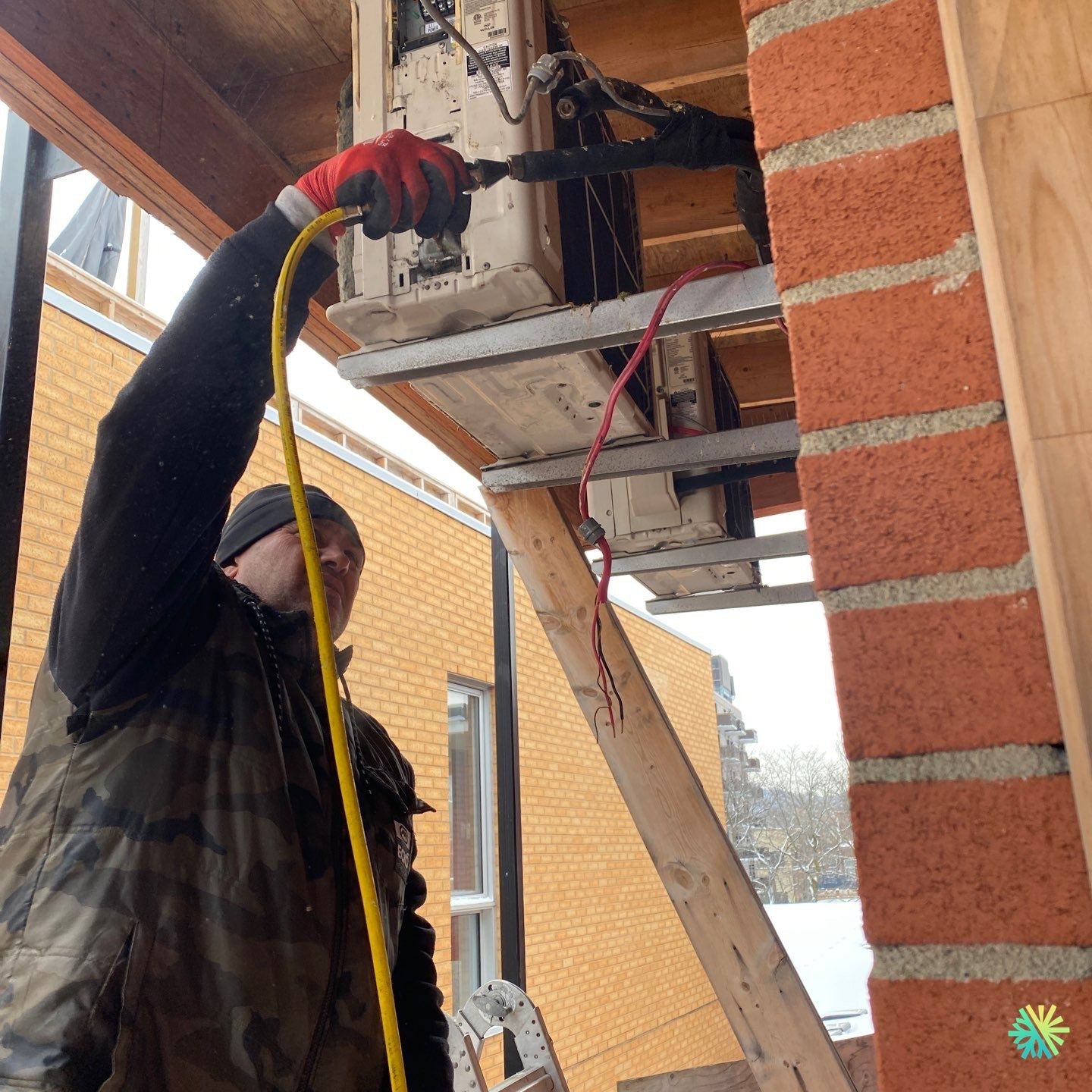 Réparation d’une thermopompe murale Midea à Outremont